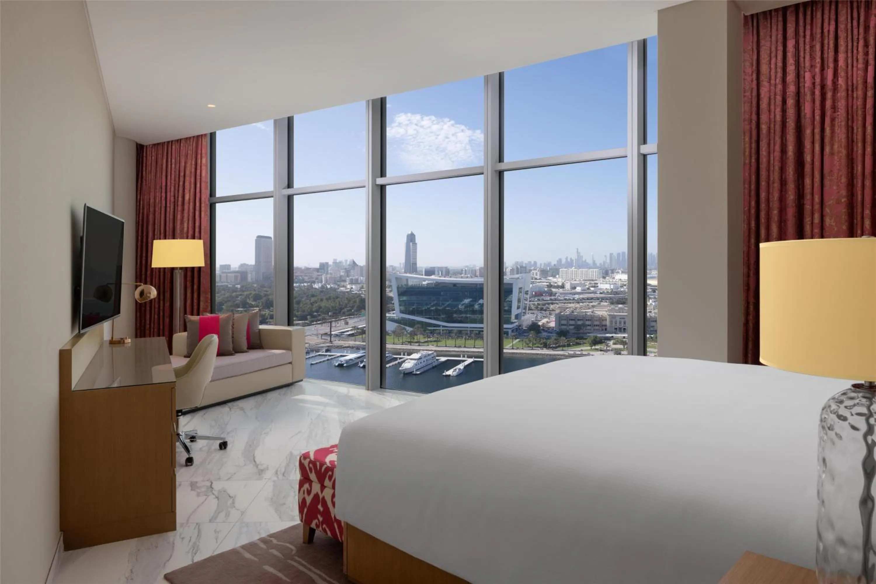 Bed in Hilton Dubai Creek Hotel & Residences