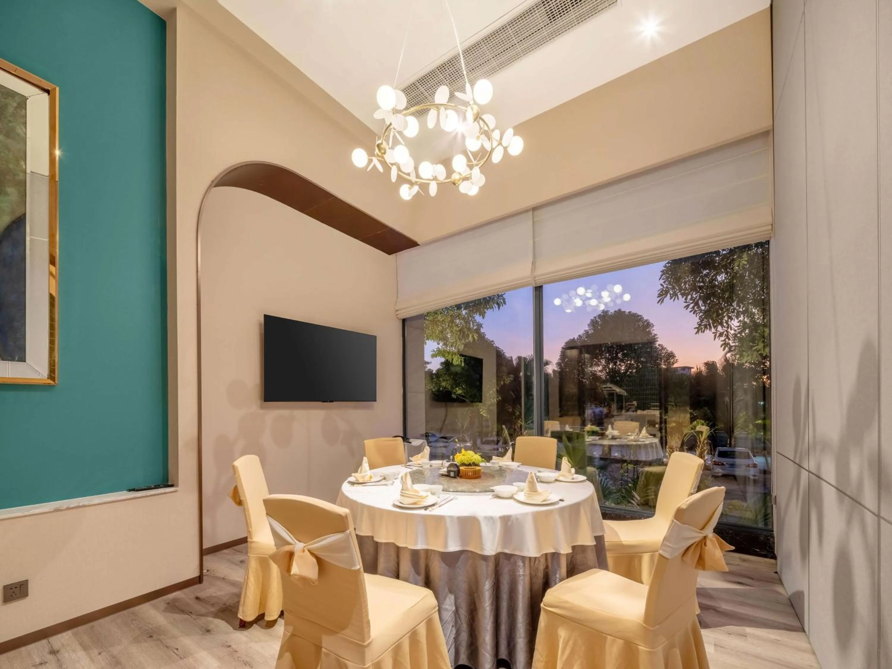 Dining area in Hilton Garden Inn Jiangmen Xinhui