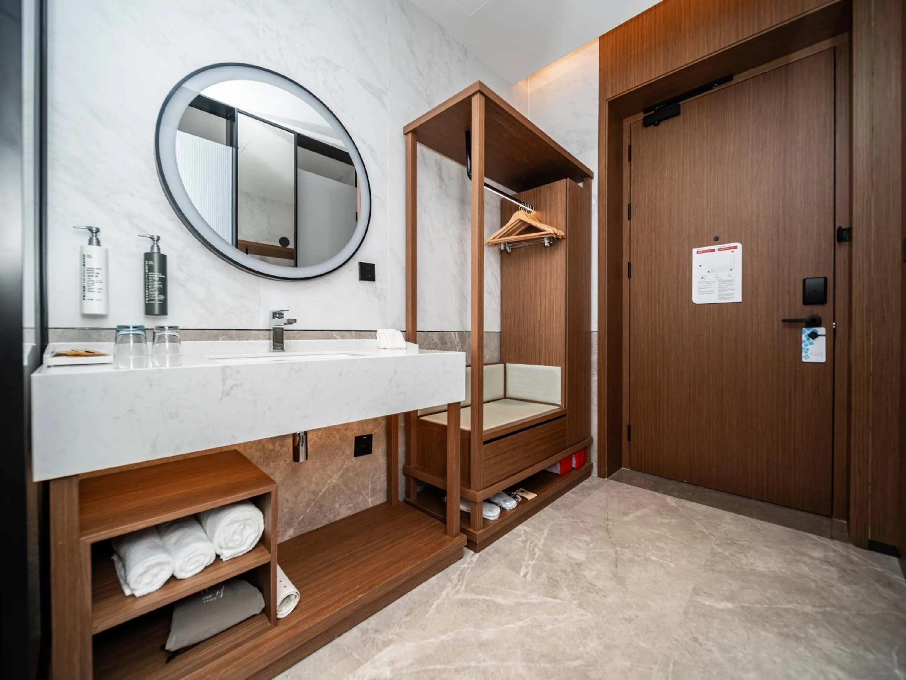 Bathroom in Hilton Garden Inn Huizhou North Railway Station