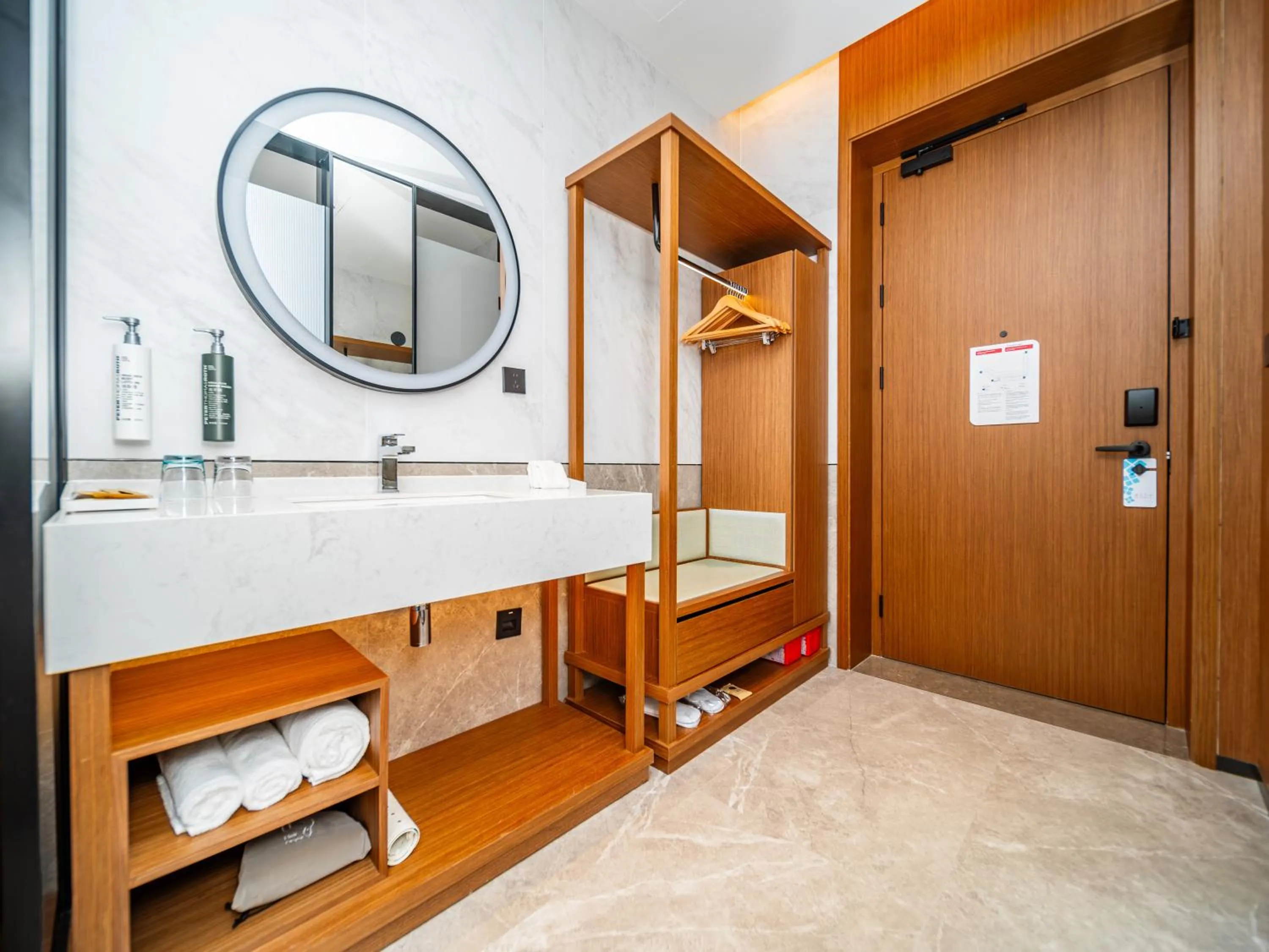 towels, Bed in Hilton Garden Inn Huizhou North Railway Station