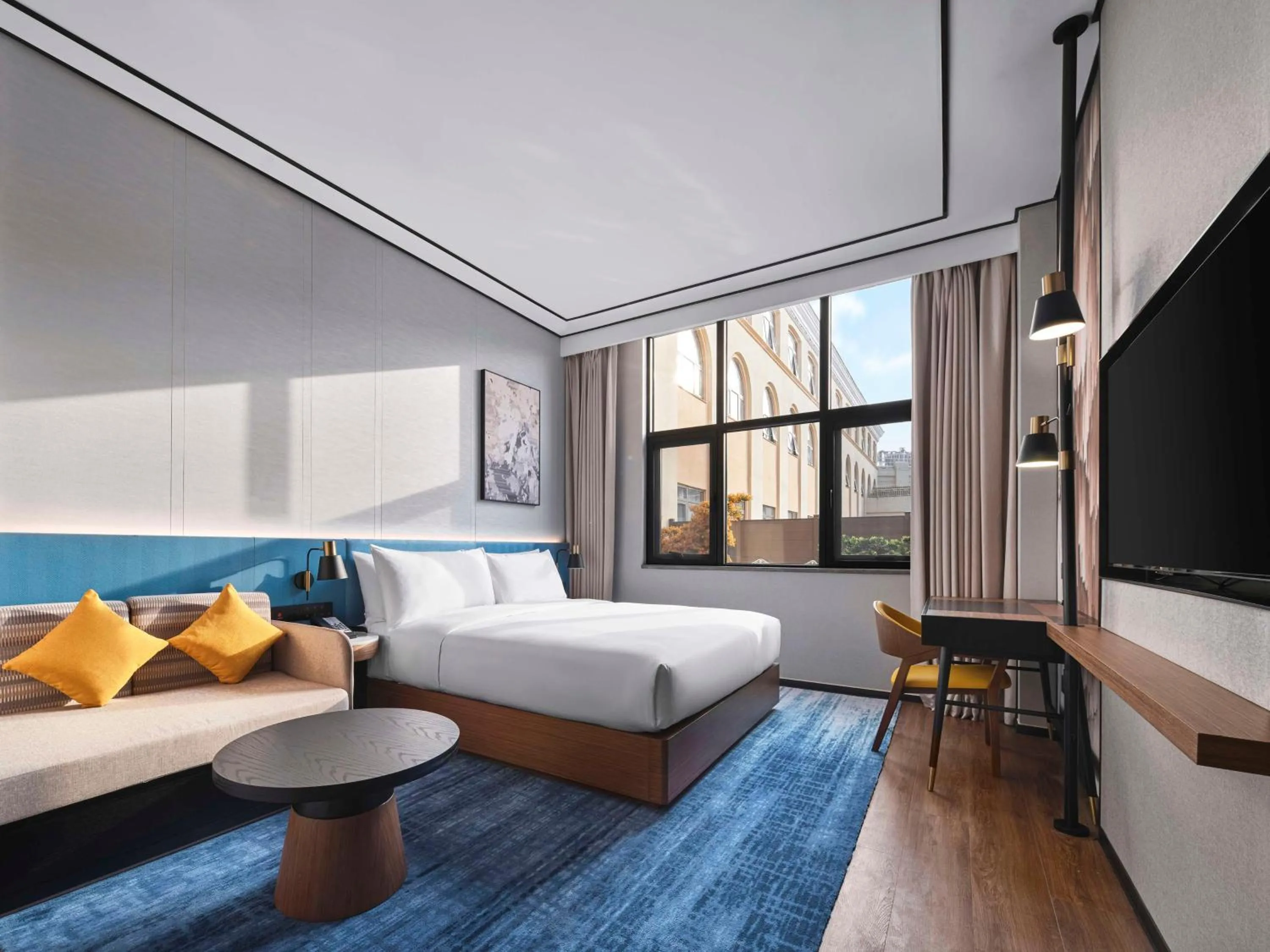 Living room, Bed in Hilton Garden Inn Huizhou North Railway Station