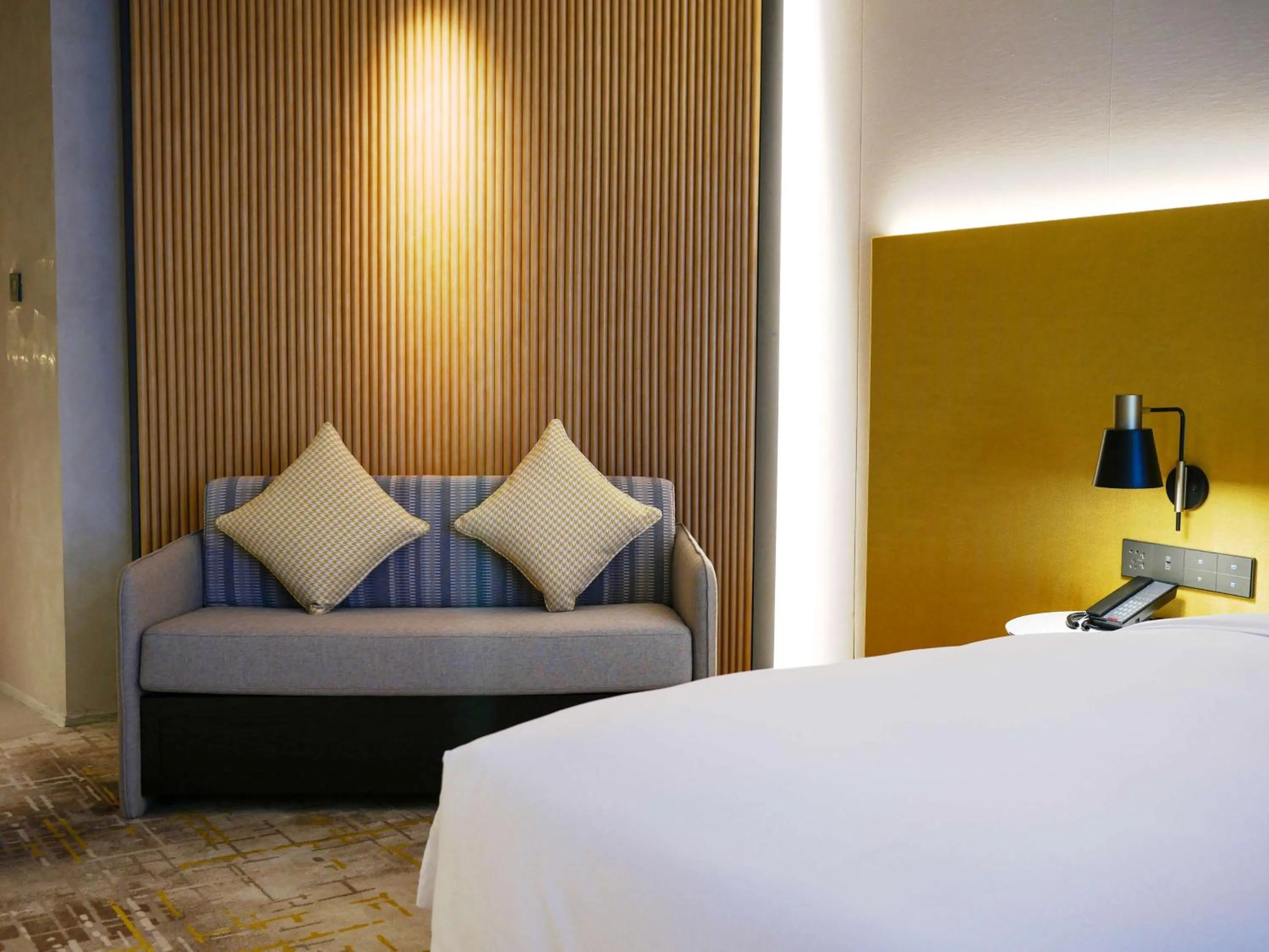 Living room, Bed in Hilton Garden Inn Nanjing Hexi Olympic Sports Center