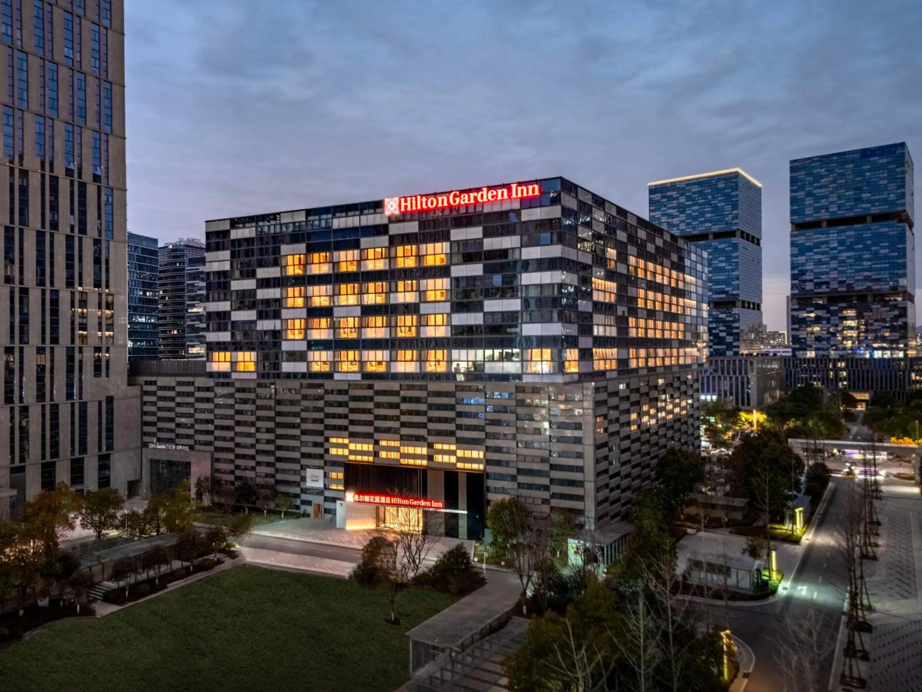 Property building in Hilton Garden Inn Nanjing Hexi Olympic Sports Center Property building in Hilton Garden Inn Nanjing Hexi Olympic Sports Center