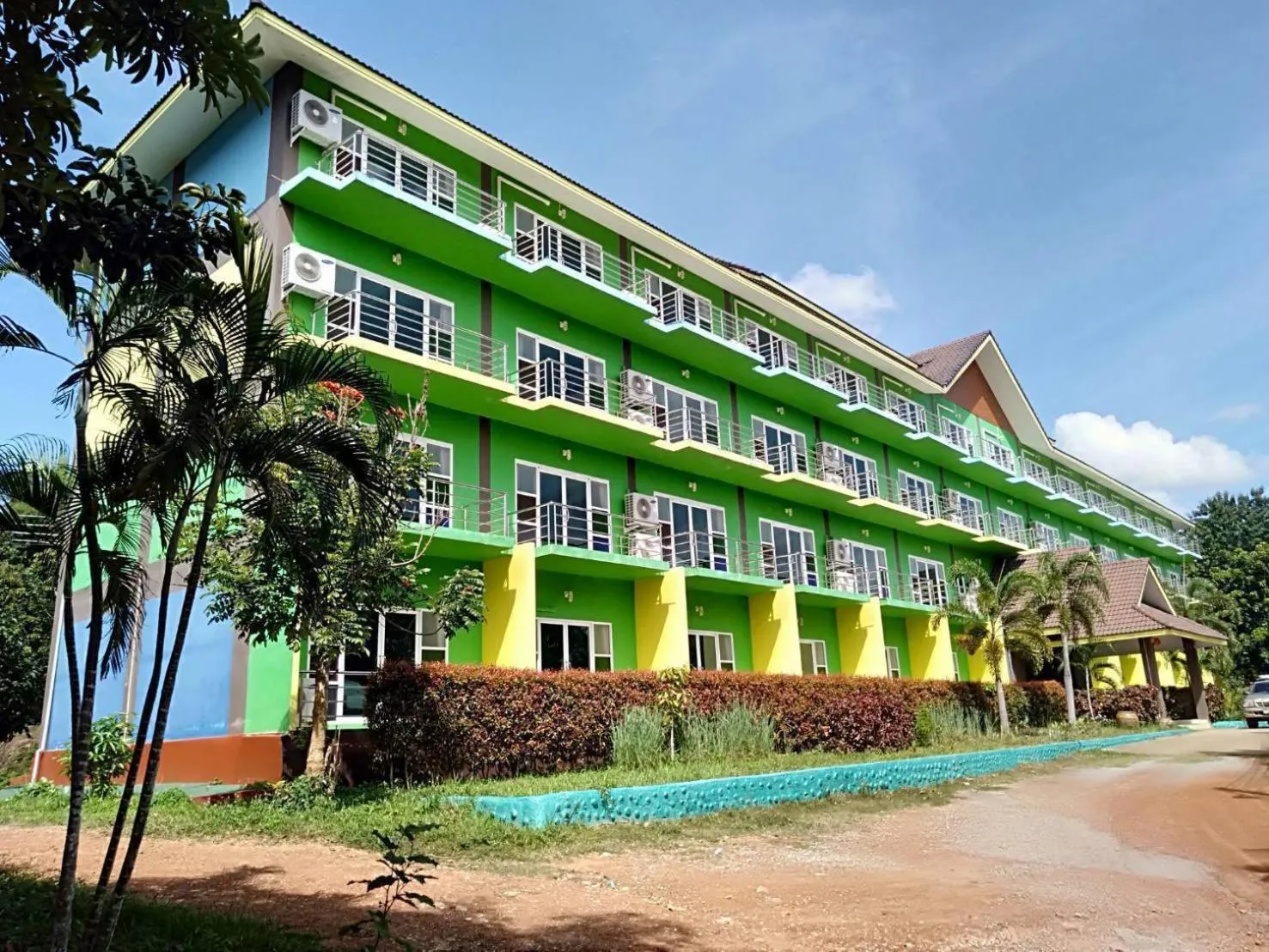 Property building in Saensukkho Hotel & Resort