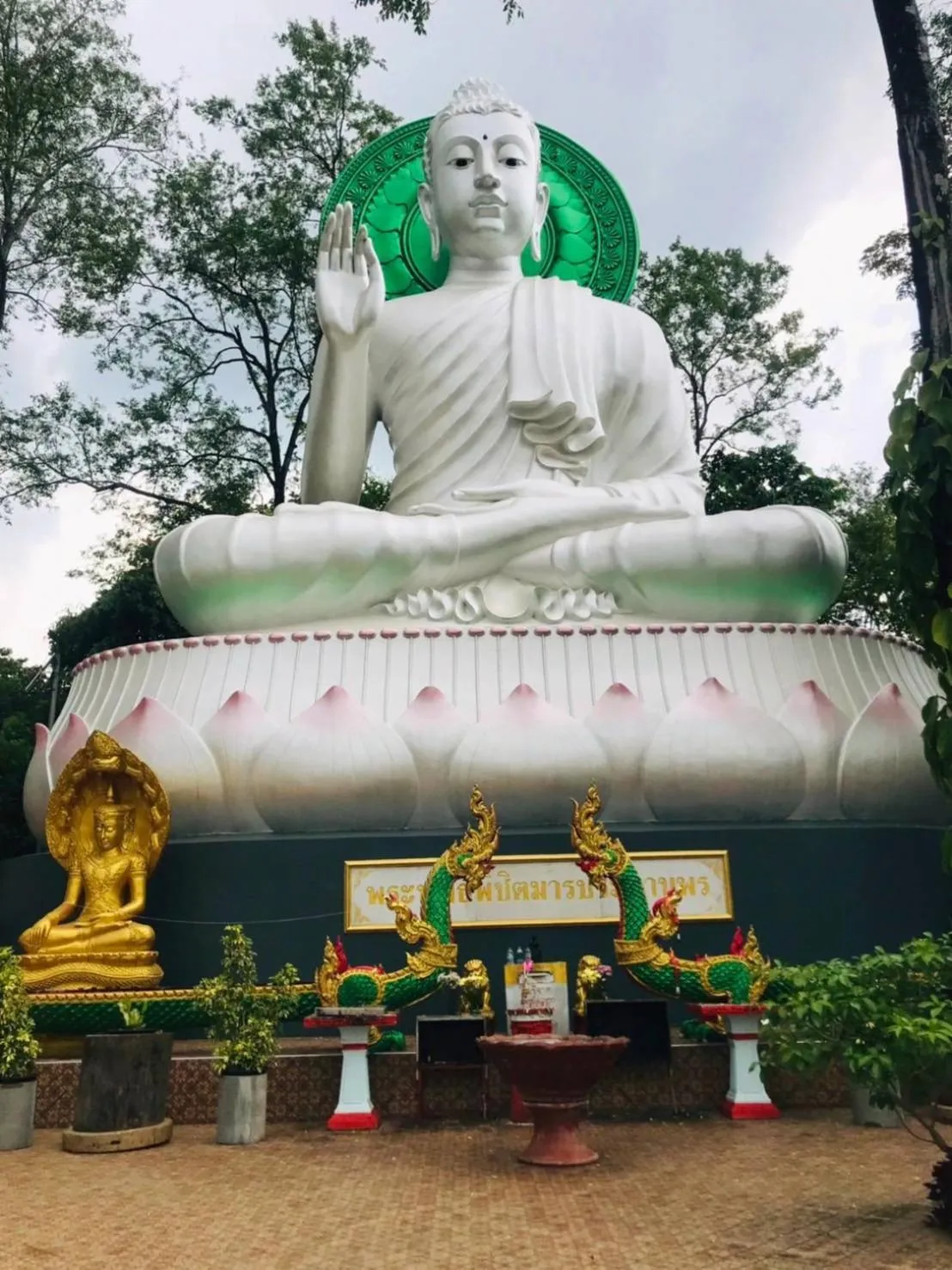 Property building in Saensukkho Hotel & Resort