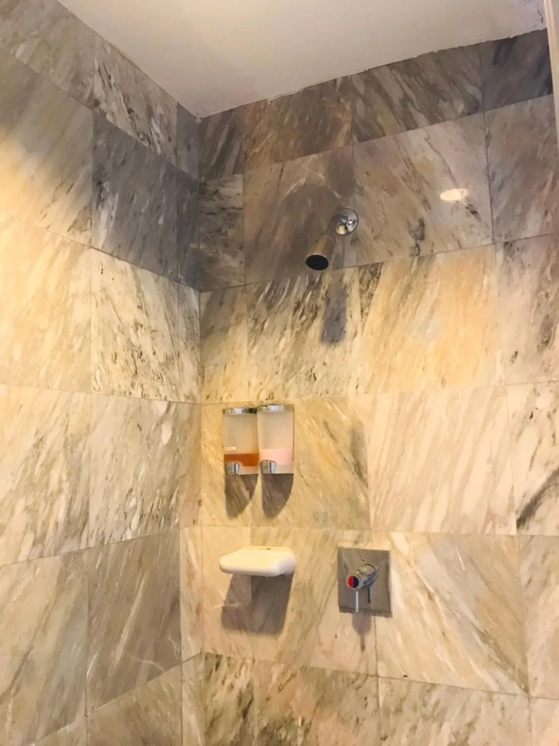 Shower in Saensukkho Hotel & Resort