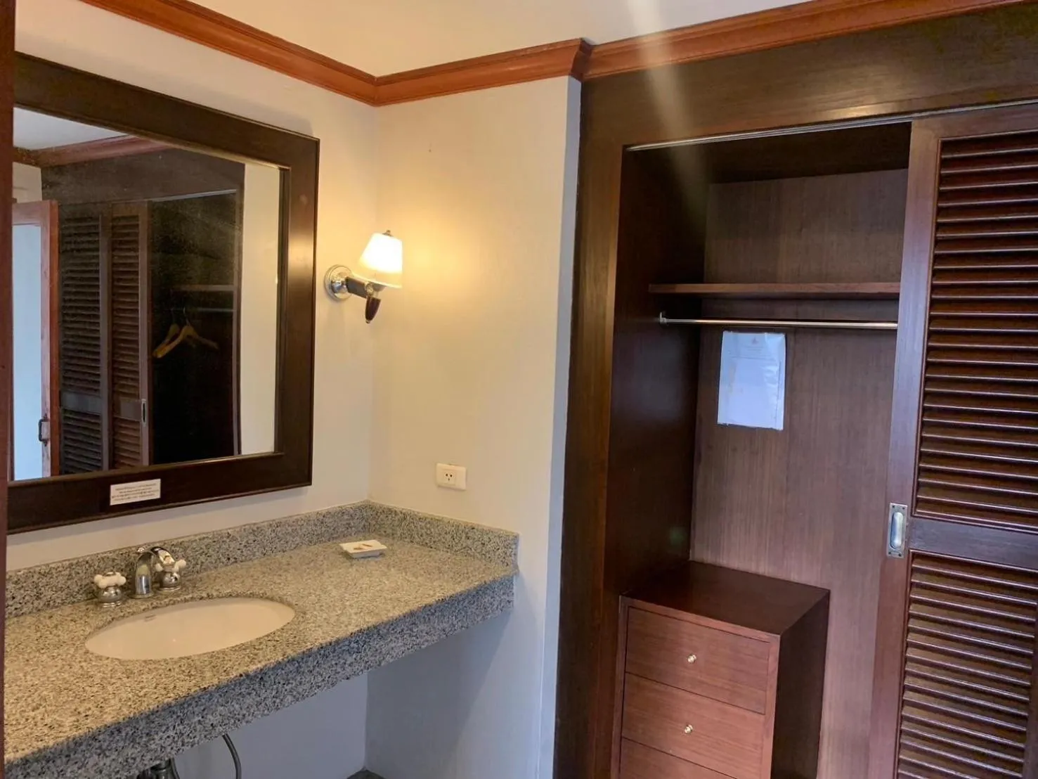 Bathroom in Saensukkho Hotel & Resort