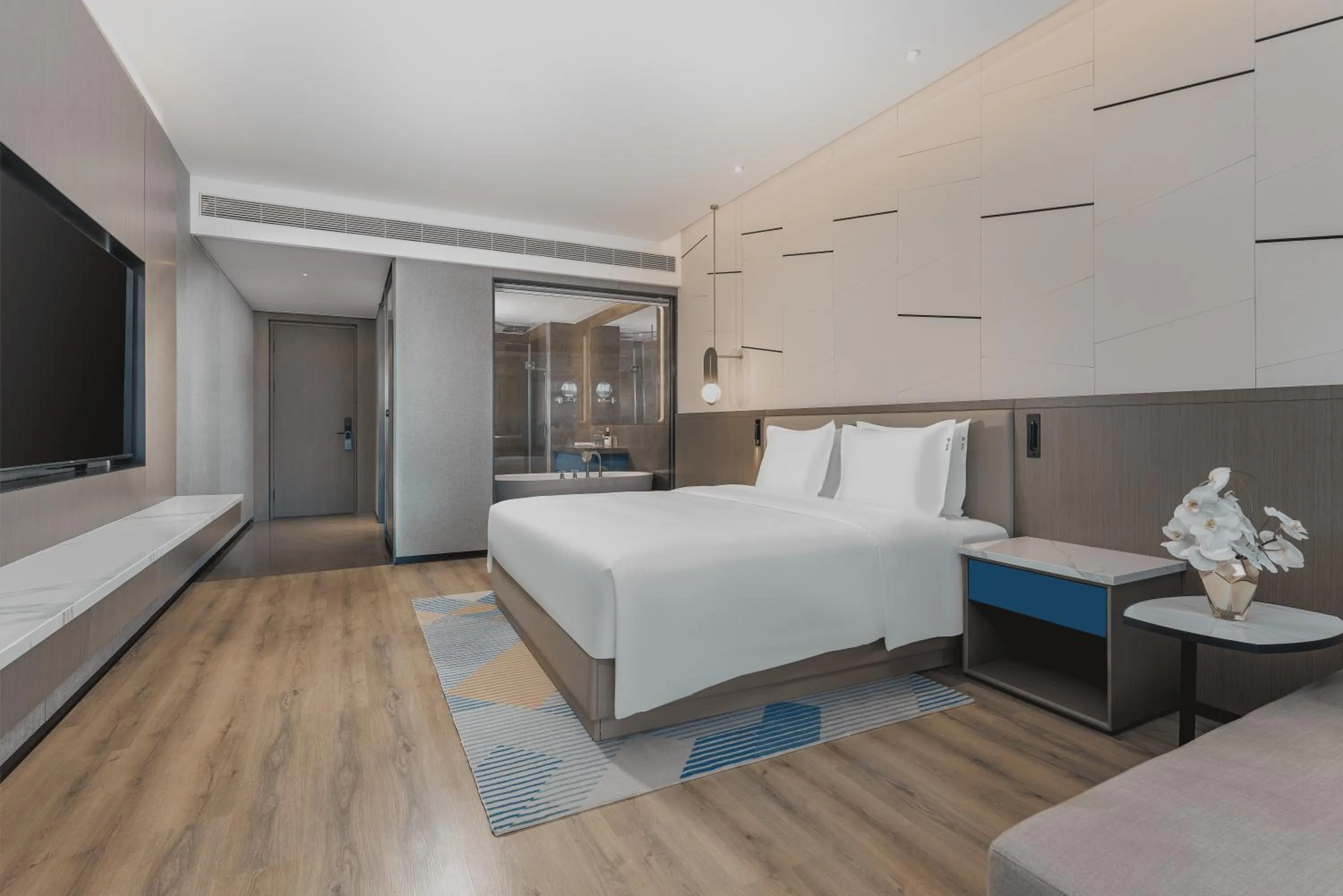 Photo of the whole room, Bed in Holiday Inn Express Lanzhou Downtown by IHG