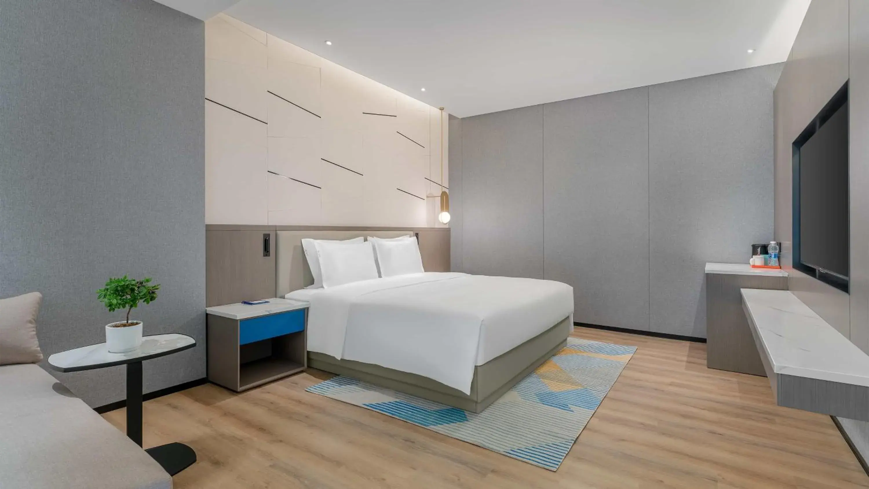 Photo of the whole room, Bed in Holiday Inn Express Lanzhou Downtown by IHG Photo of the whole room, Bed in Holiday Inn Express Lanzhou Downtown by IHG