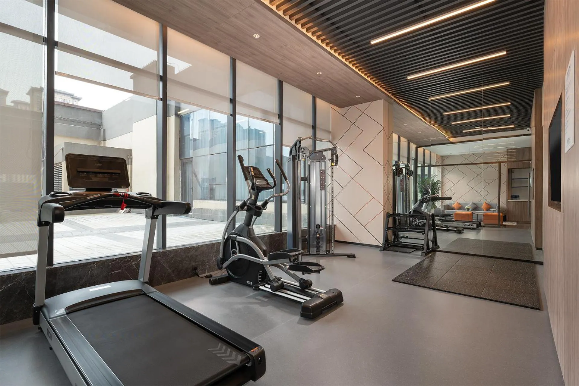 Fitness centre/facilities in Holiday Inn Express Xi'an Daxing by IHG