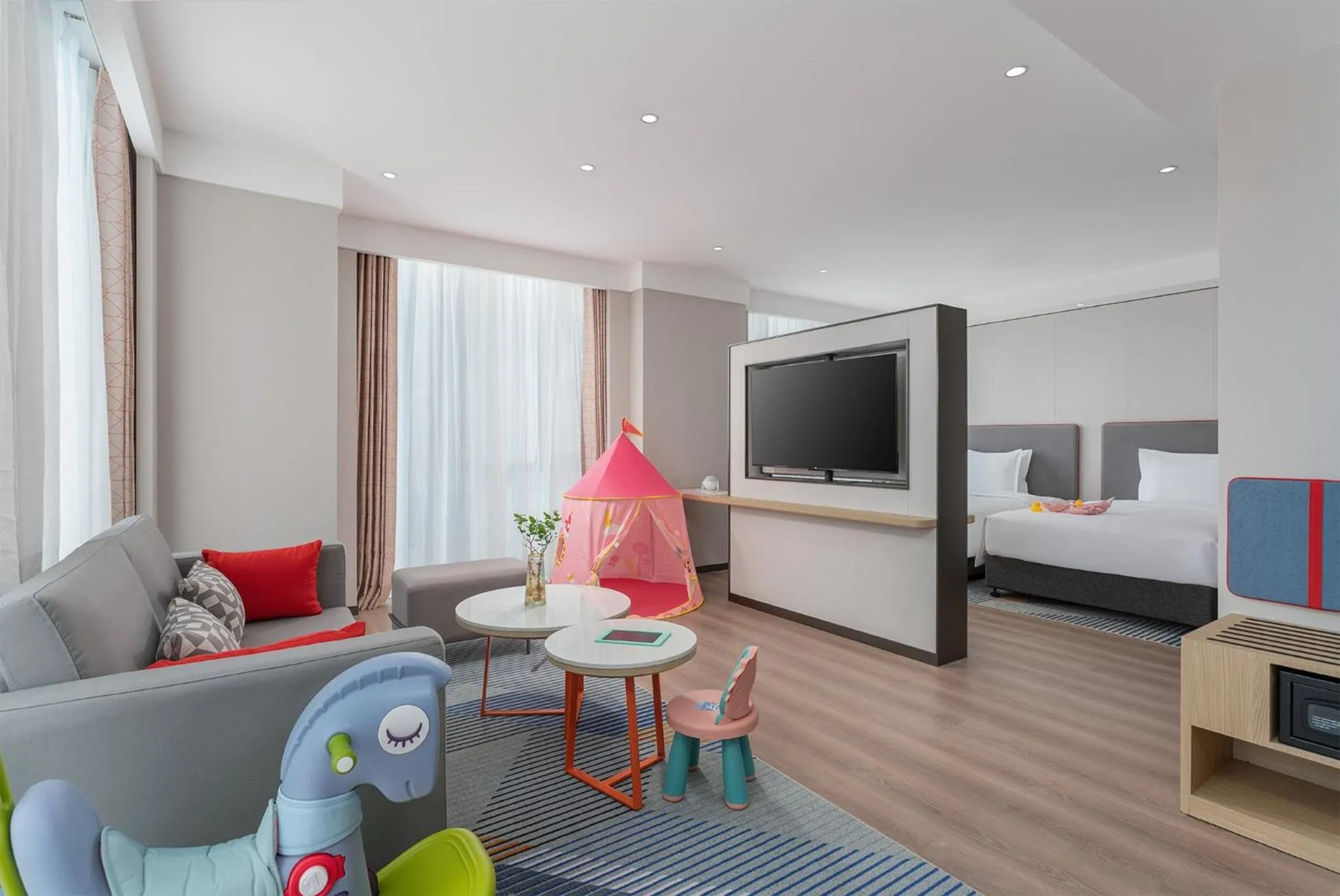 Photo of the whole room, Bed in Holiday Inn Express Xi'an Daxing by IHG