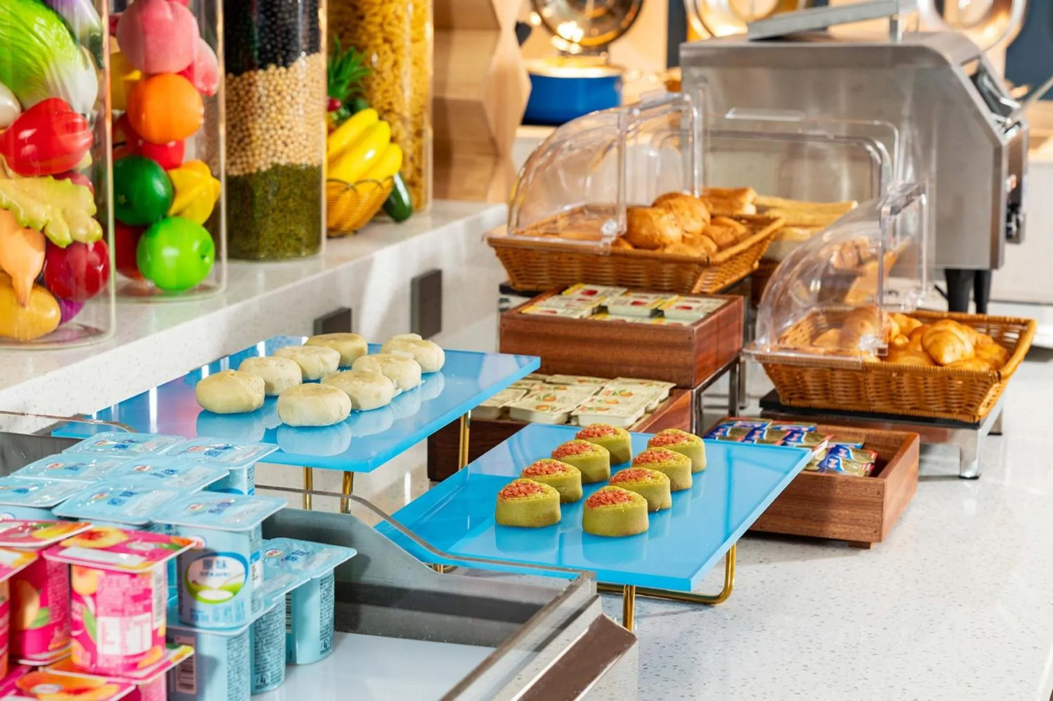 Restaurant/places to eat in Holiday Inn Express Xi'an Daxing by IHG