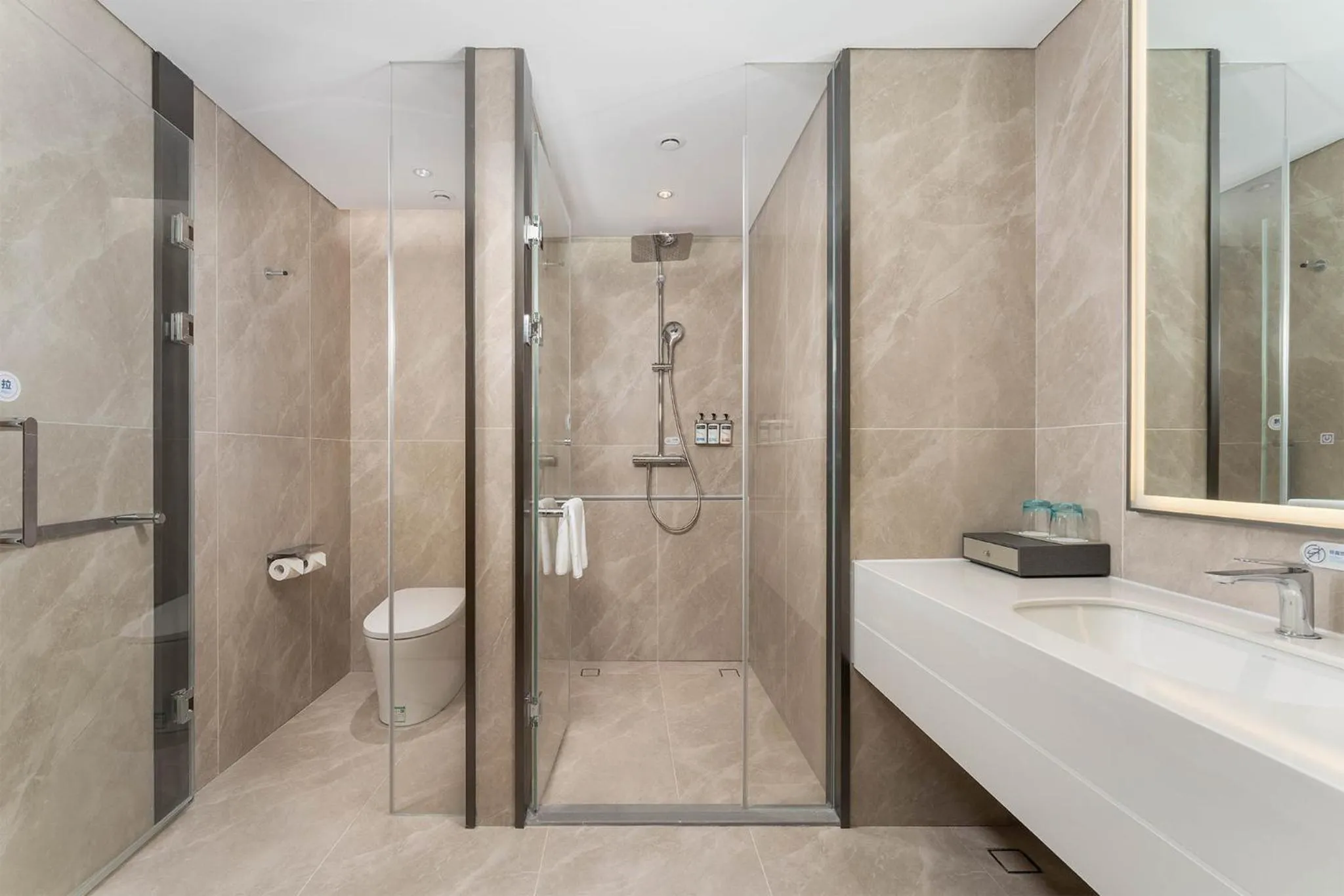 Photo of the whole room in Holiday Inn Express Xi'an Daxing by IHG