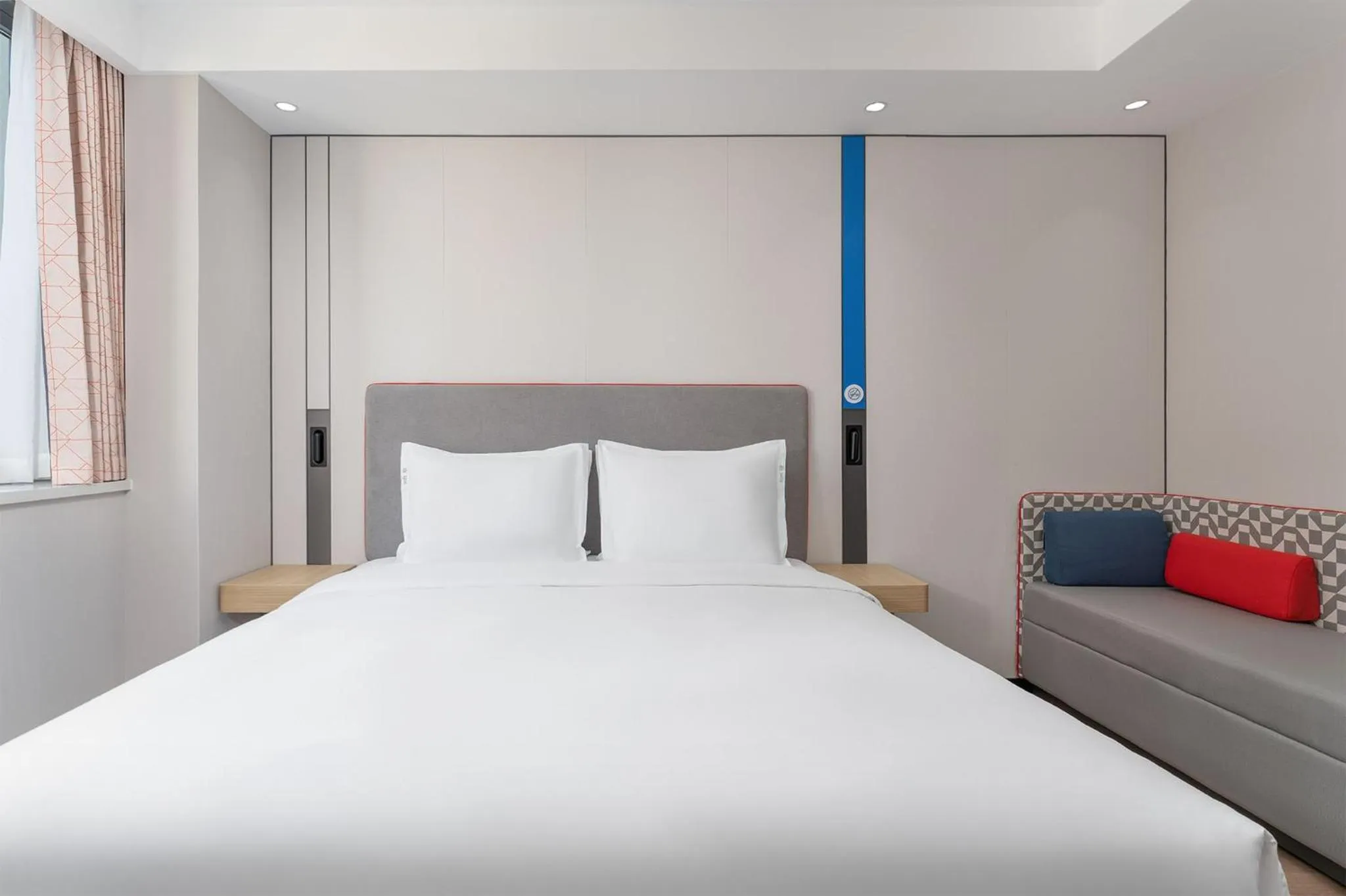 Photo of the whole room, Bed in Holiday Inn Express Xi'an Daxing by IHG