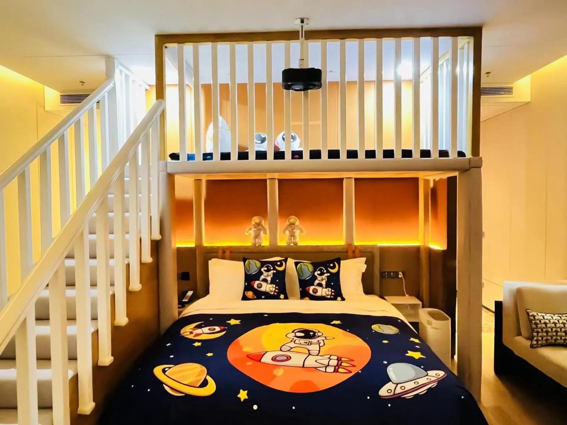 Photo of the whole room, Bed in voco Xi'an Qindu Legend by IHG