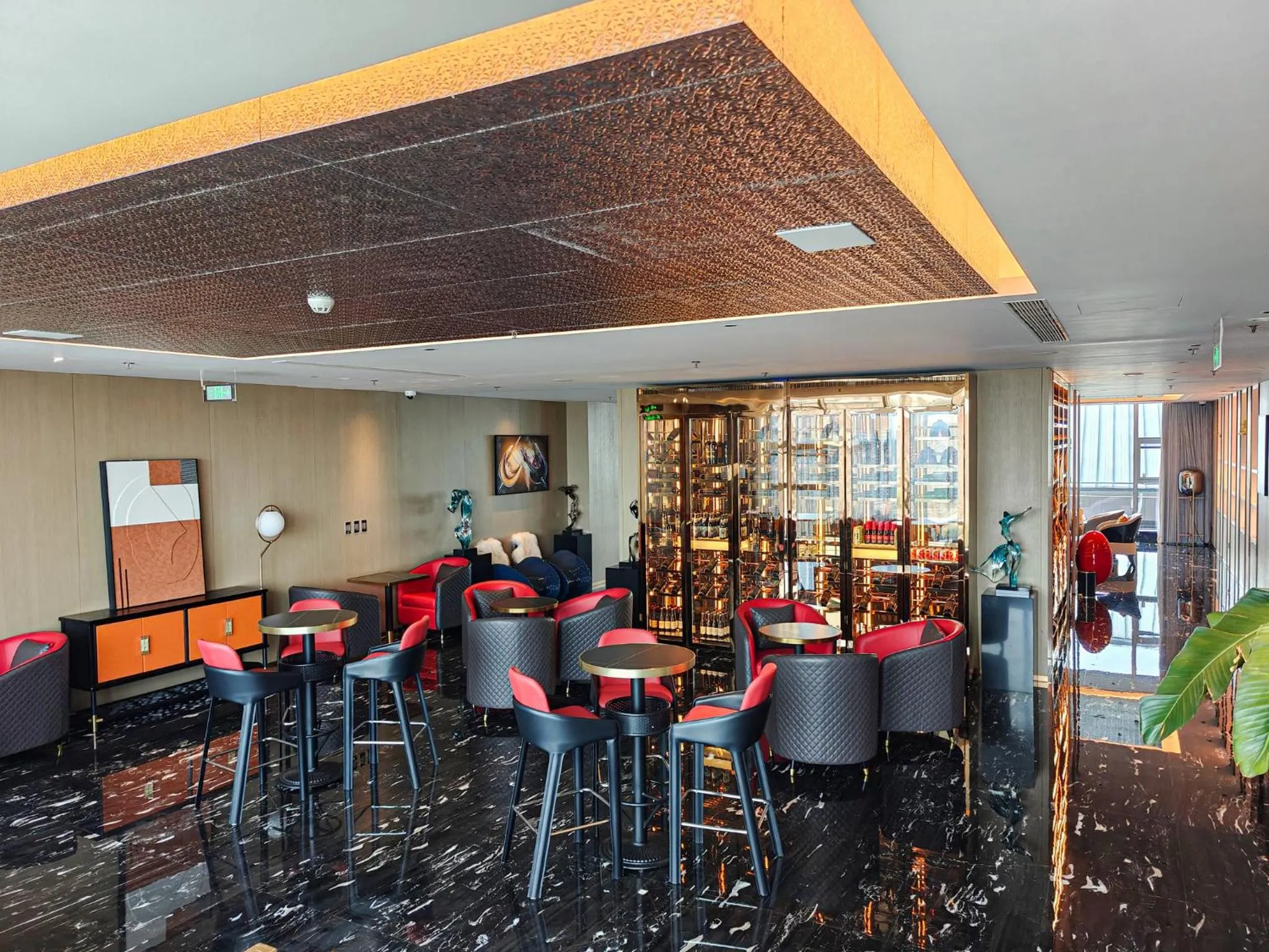 Lounge or bar in voco Xi'an Qindu Legend by IHG