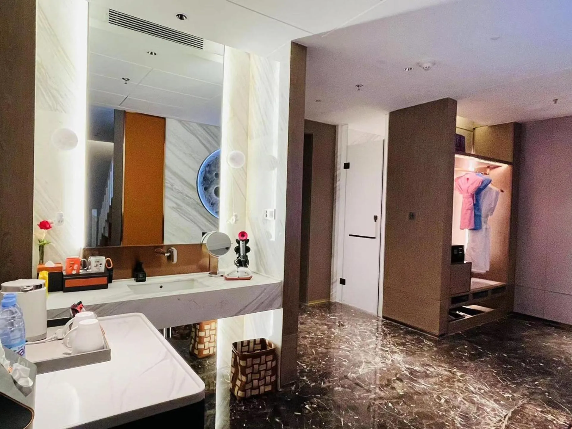 Photo of the whole room in voco Xi'an Qindu Legend by IHG