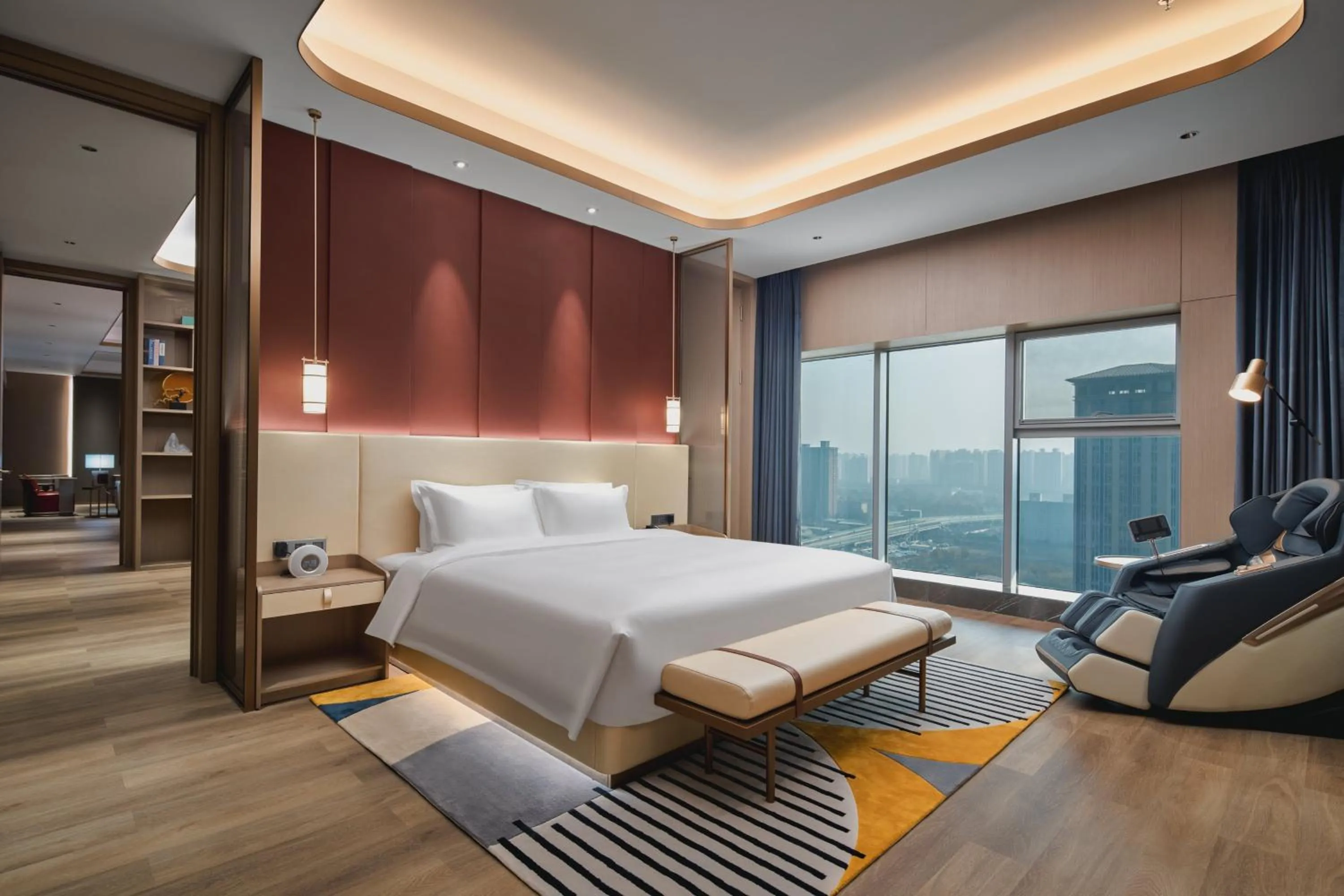 Photo of the whole room, Bed in voco Xi'an Qindu Legend by IHG