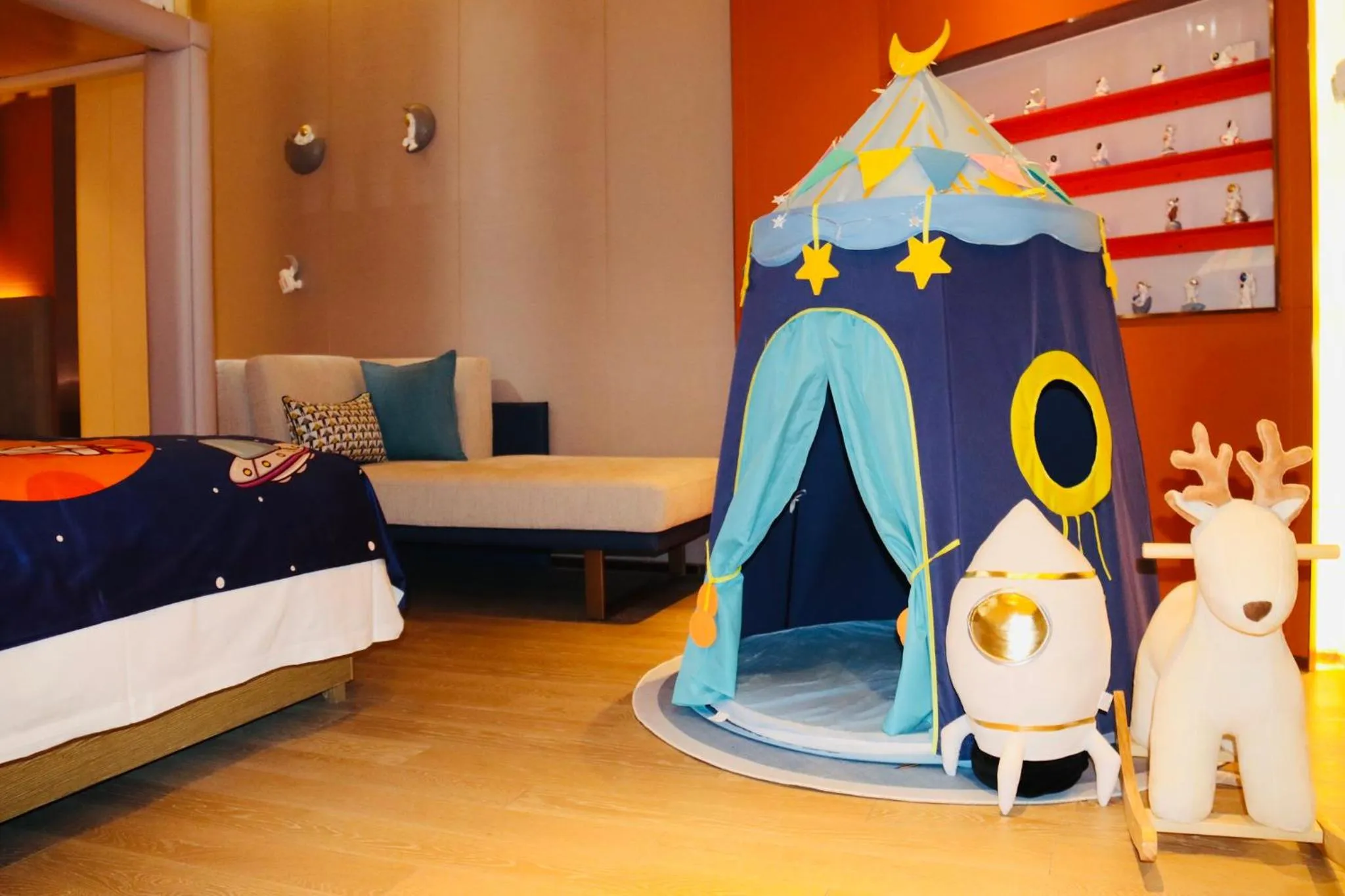 Photo of the whole room, Bed in voco Xi'an Qindu Legend by IHG