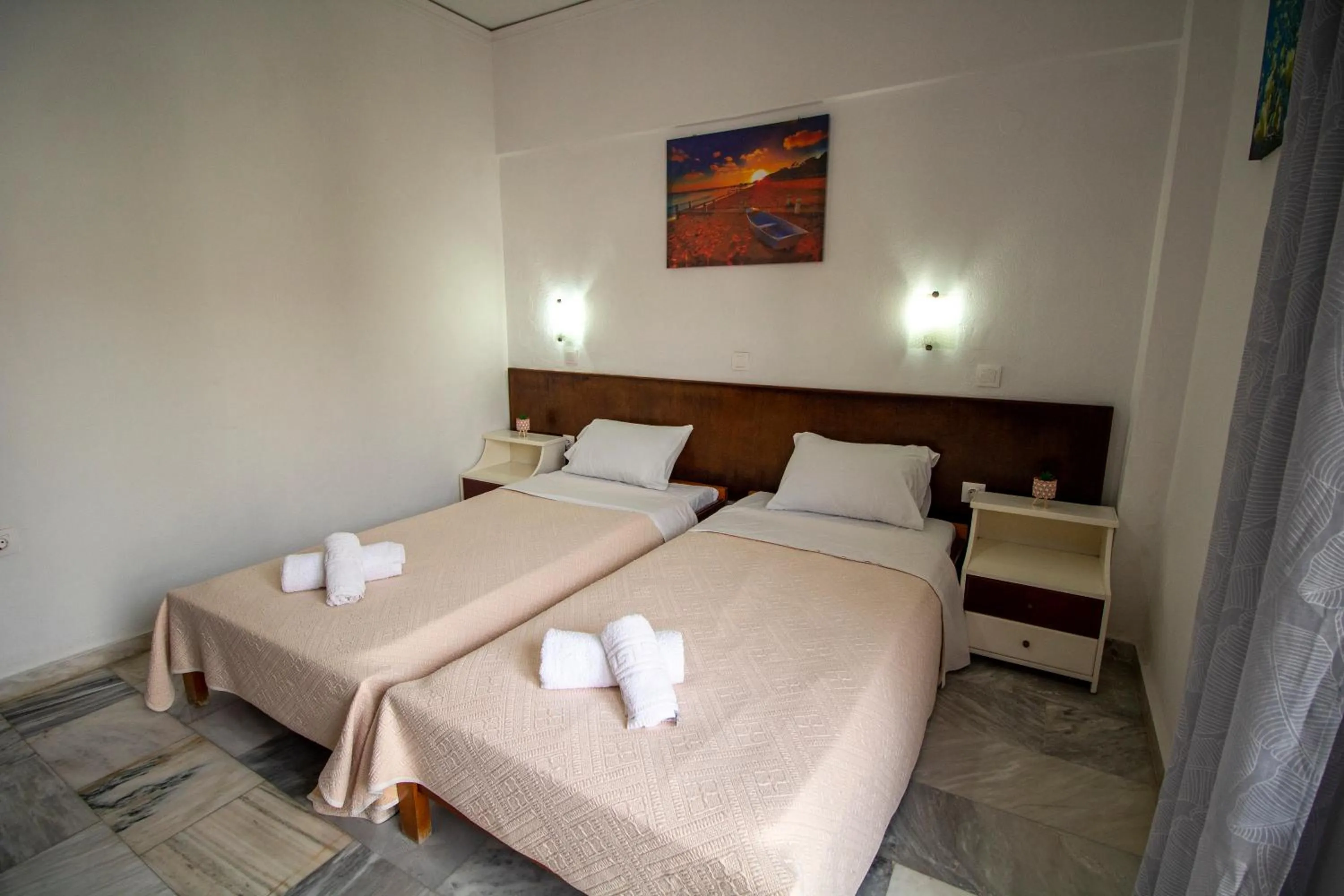 Bed in Harrys bar & apartments