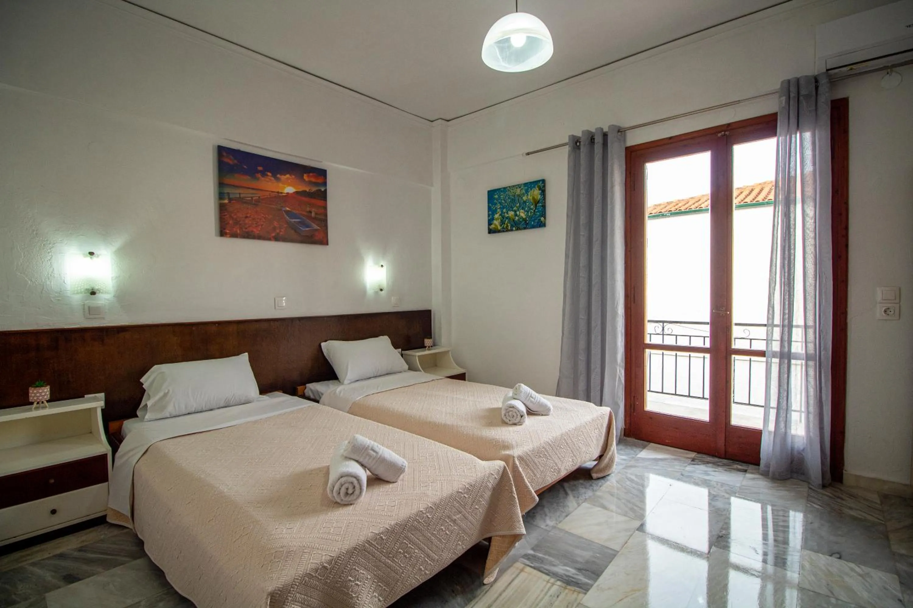Bed in Harrys bar & apartments