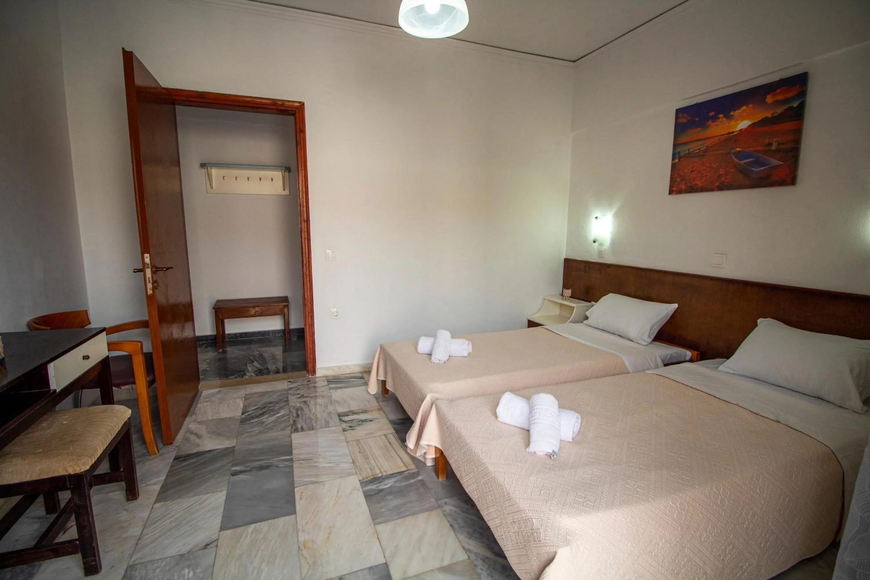 Bed in Harrys bar & apartments