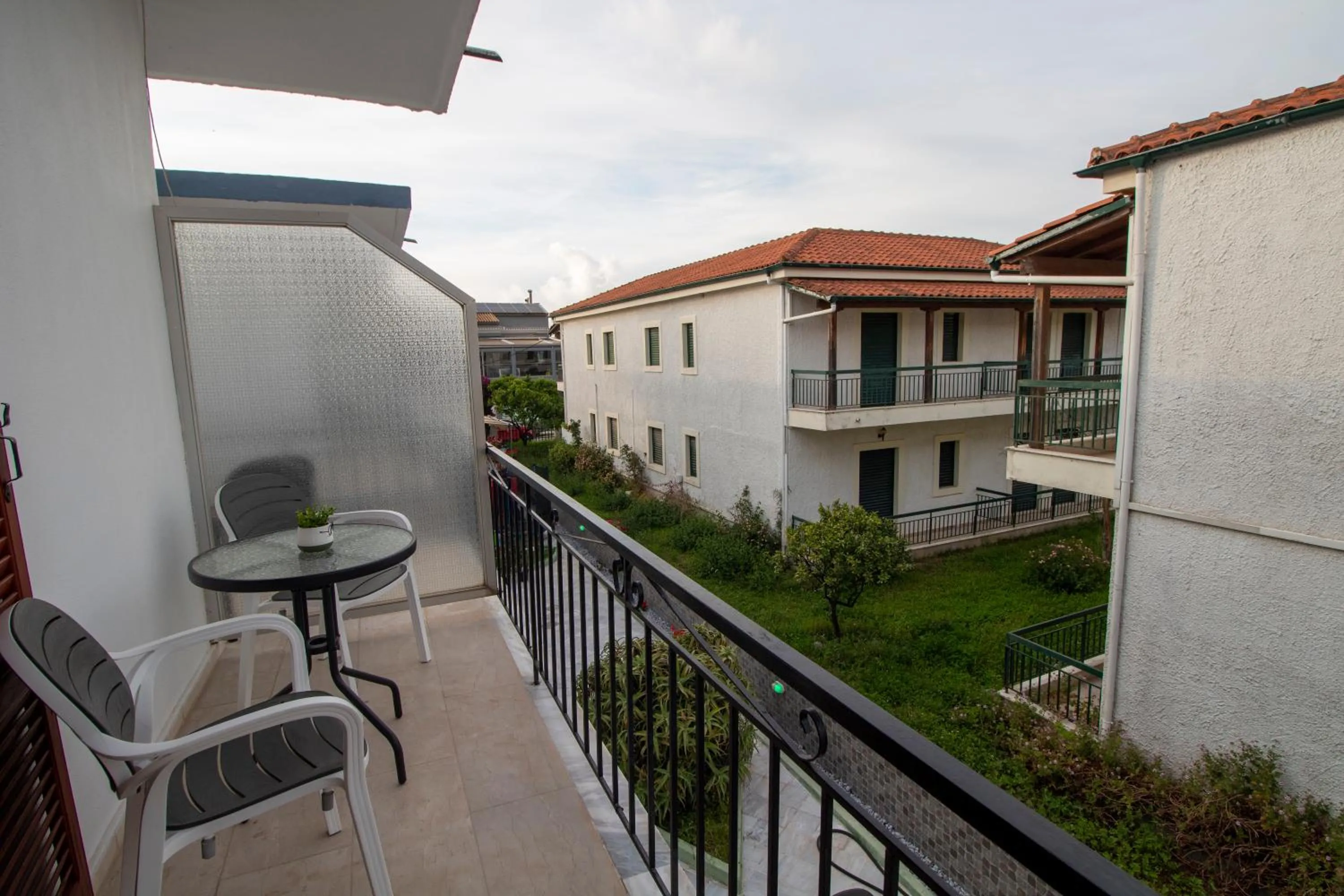 Harrys bar & apartments