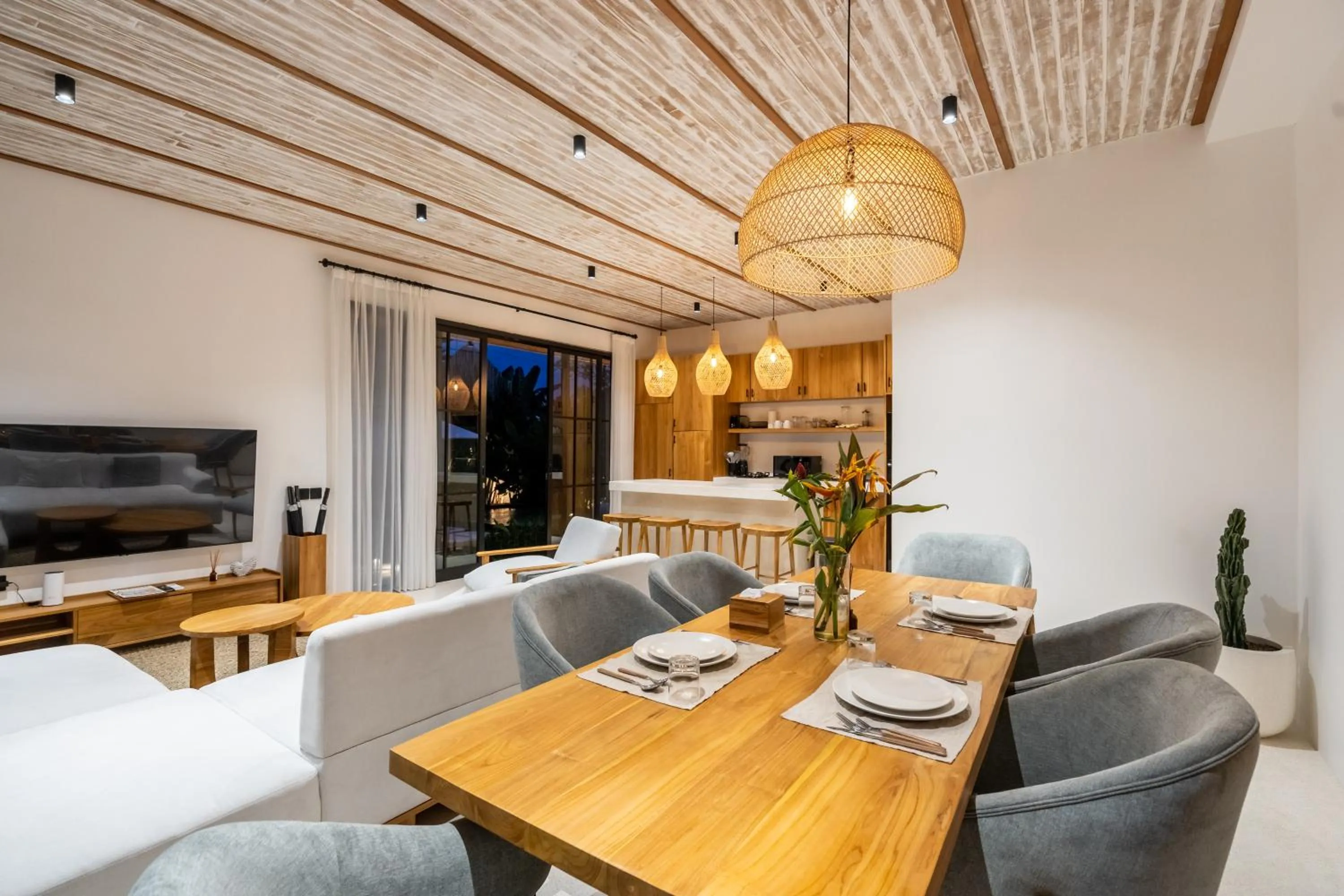 Dining area in Alicante Villa