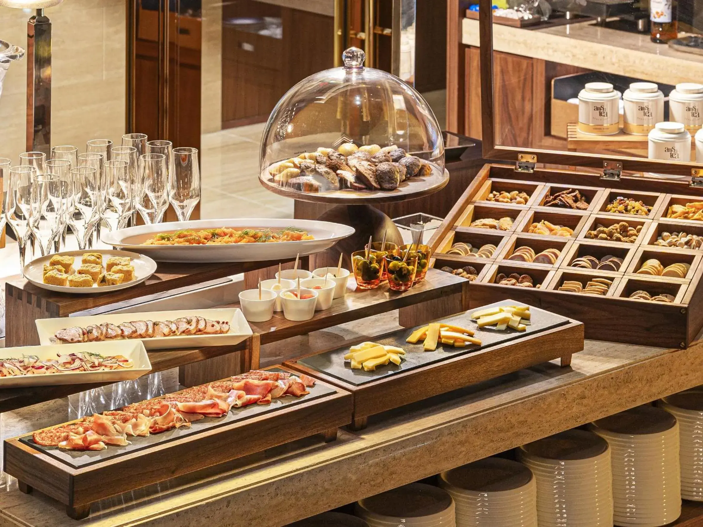 Lounge or bar in Candeo Hotels Osaka The Tower Lounge or bar in Candeo Hotels Osaka The Tower