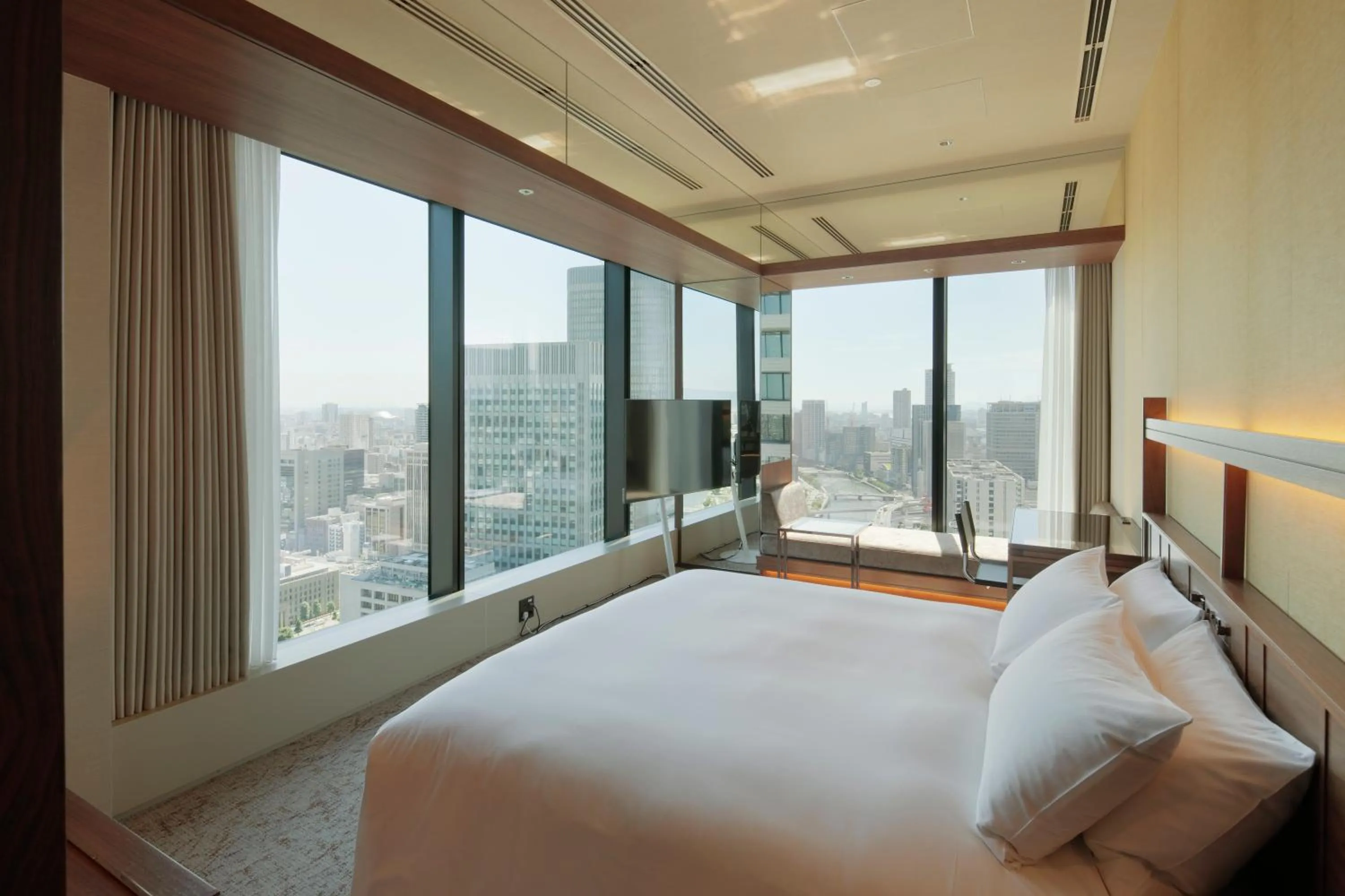 View (from property/room), Bed in Candeo Hotels Osaka The Tower