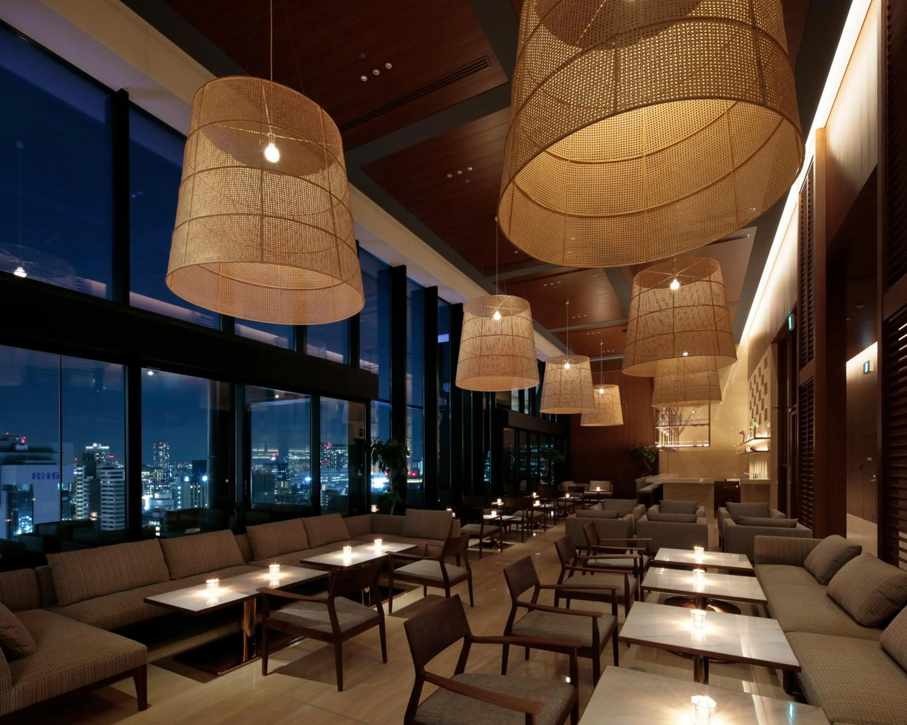 Lounge or bar in Candeo Hotels Osaka The Tower