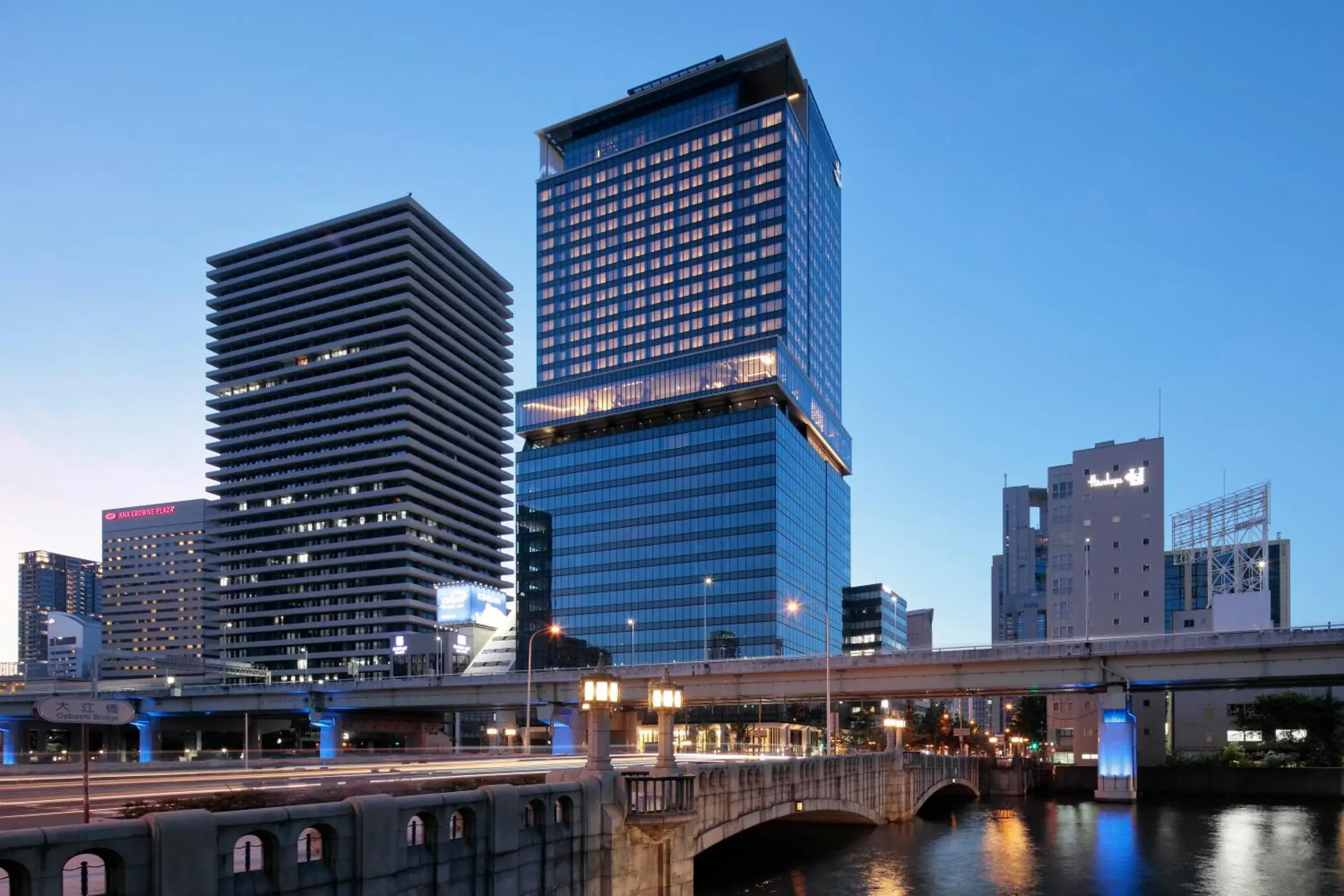 Property building in Candeo Hotels Osaka The Tower Property building in Candeo Hotels Osaka The Tower