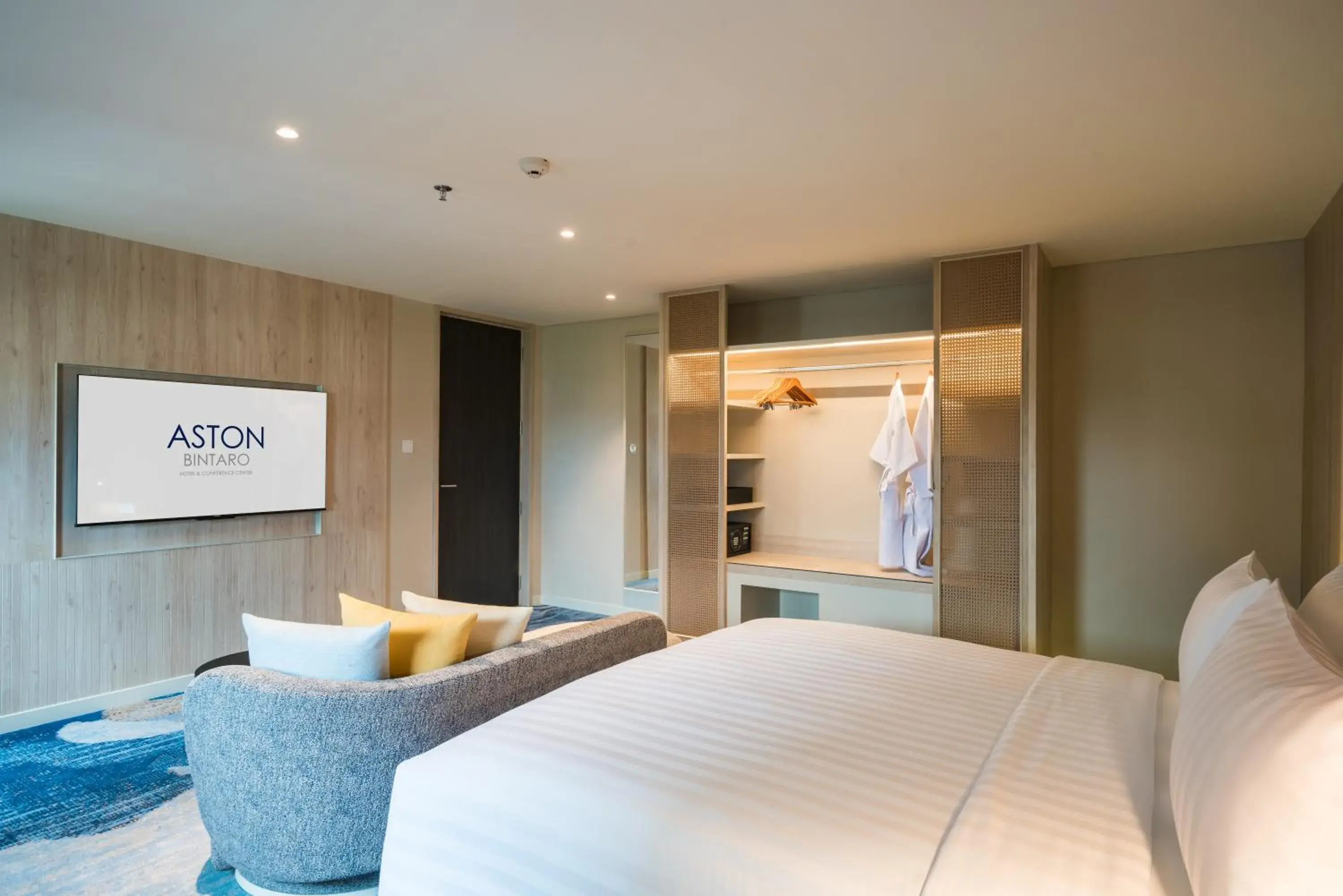 Suite in Aston Bintaro Hotel & Conference Center Suite in Aston Bintaro Hotel & Conference Center