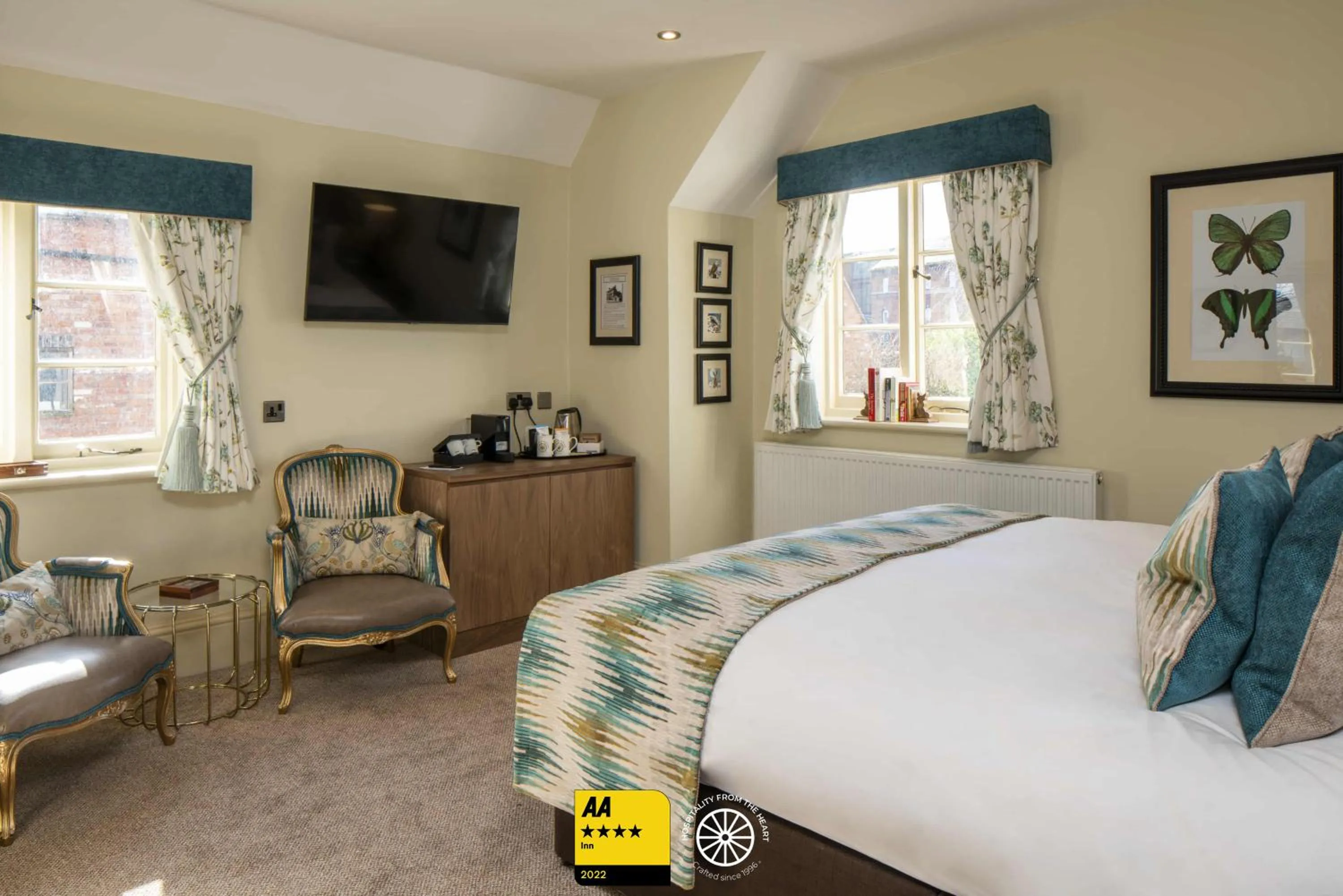Bed in The Tudor House Hotel, Tewkesbury, Gloucestershire - The Coaching Inn Group