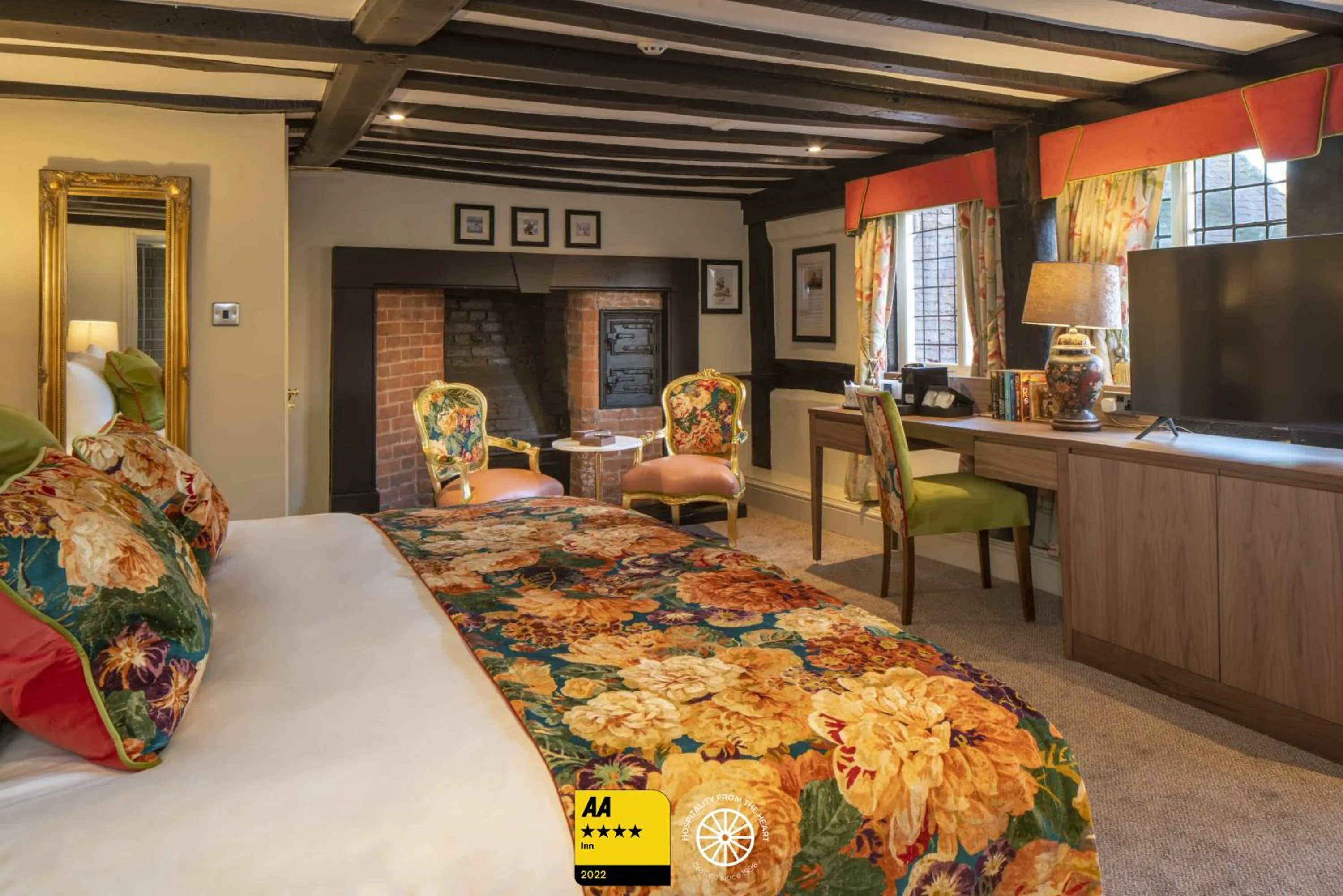 Bed in The Tudor House Hotel, Tewkesbury, Gloucestershire - The Coaching Inn Group