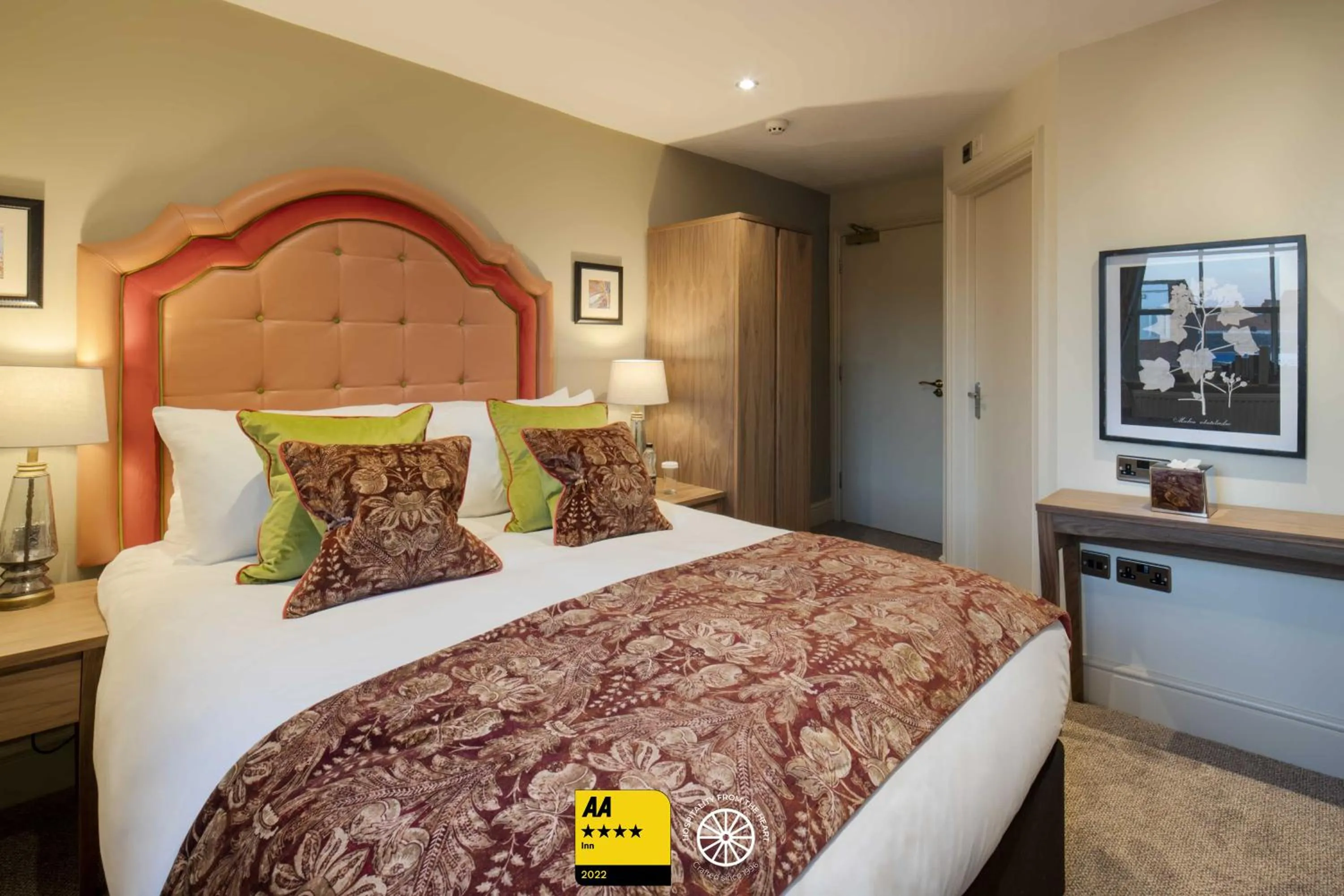 Bed in The Tudor House Hotel, Tewkesbury, Gloucestershire - The Coaching Inn Group