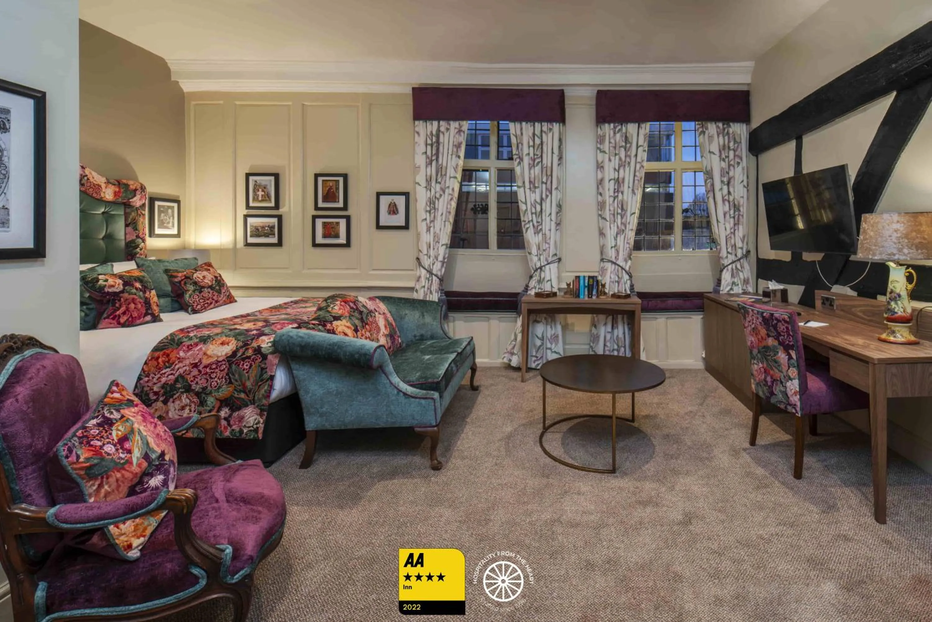 Bed in The Tudor House Hotel, Tewkesbury, Gloucestershire - The Coaching Inn Group