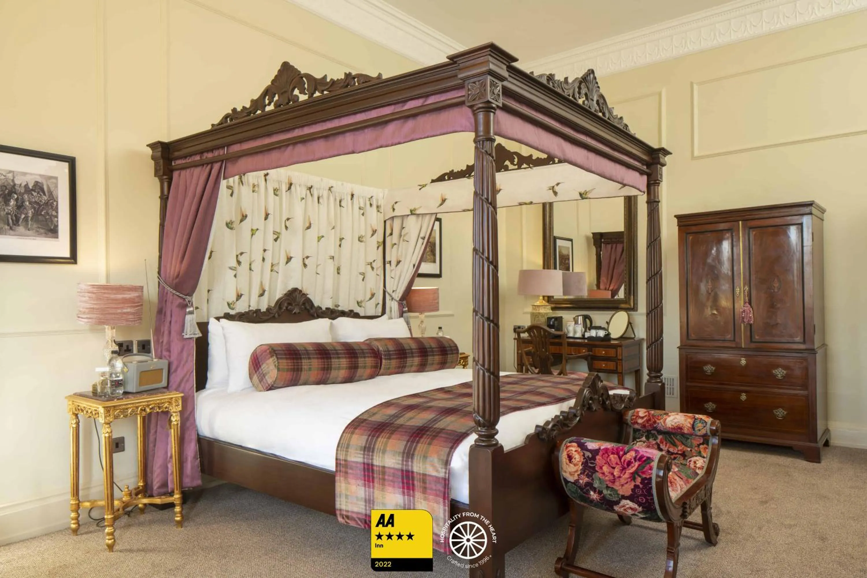 Bed in The Tudor House Hotel, Tewkesbury, Gloucestershire - The Coaching Inn Group