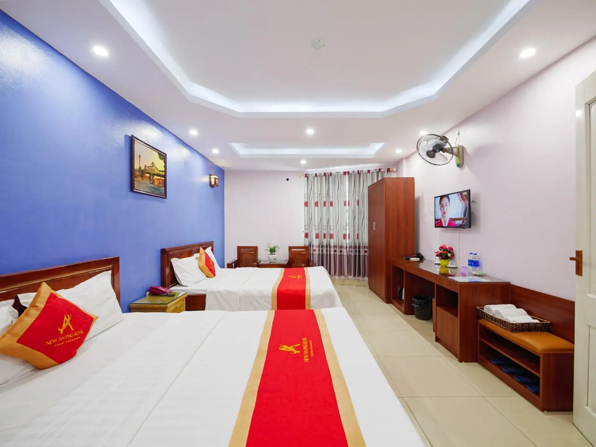 Photo of the whole room, Bed in New An Phú Hotel Photo of the whole room, Bed in New An Phú Hotel