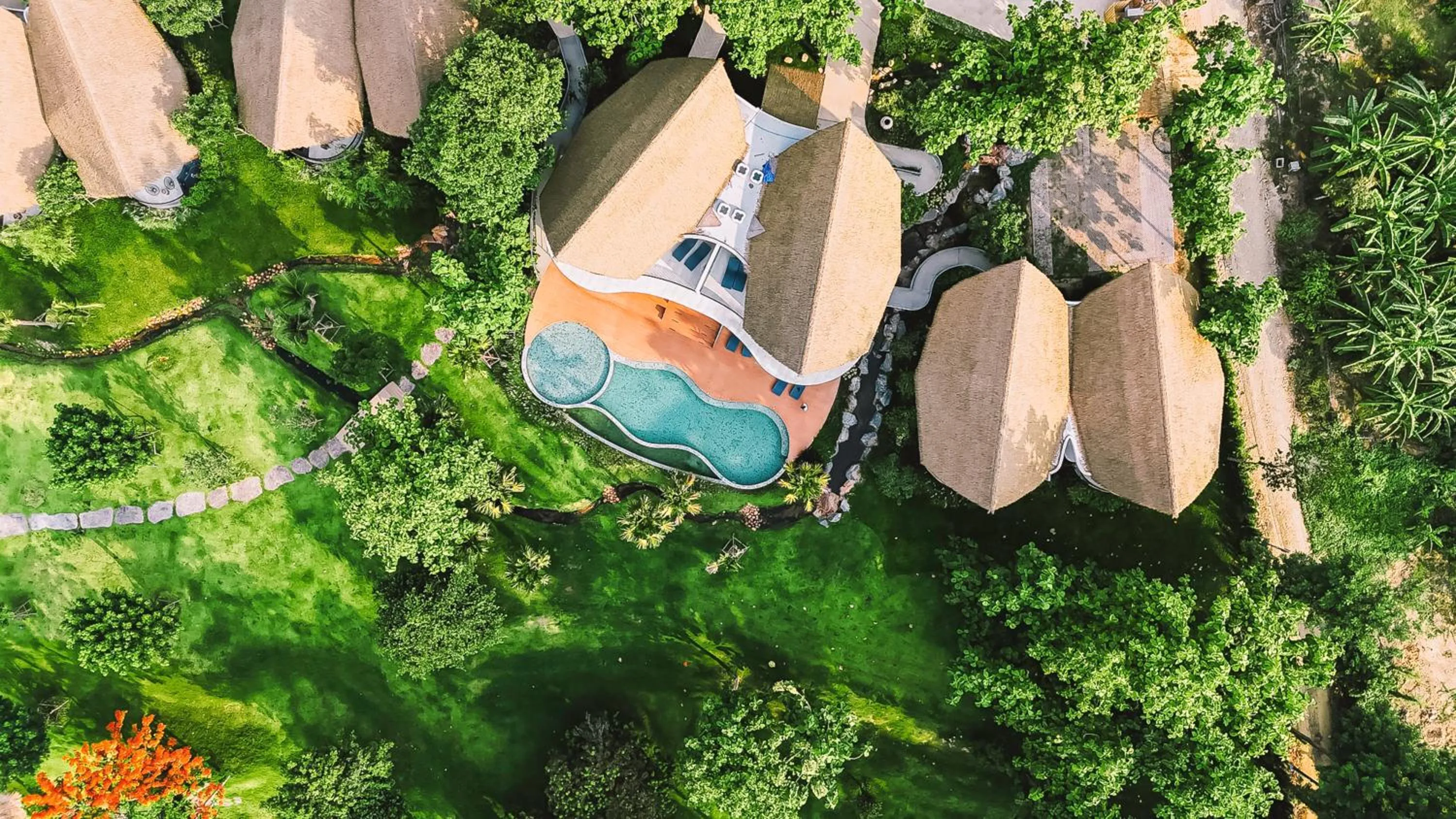 Bird's eye view in Villa De Leaf River Kaeng Krachan