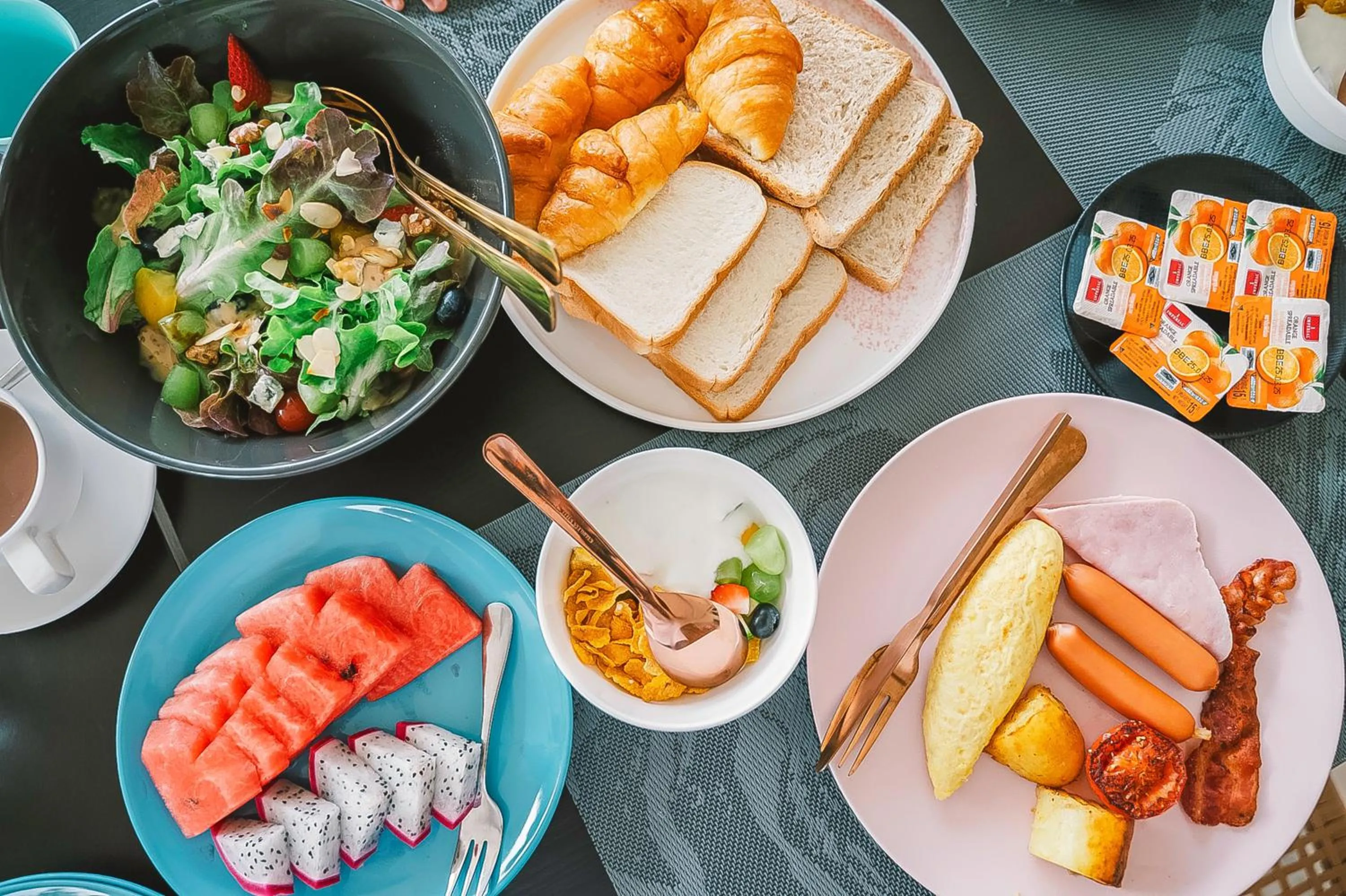 Food and drinks in Villa De Leaf River Kaeng Krachan