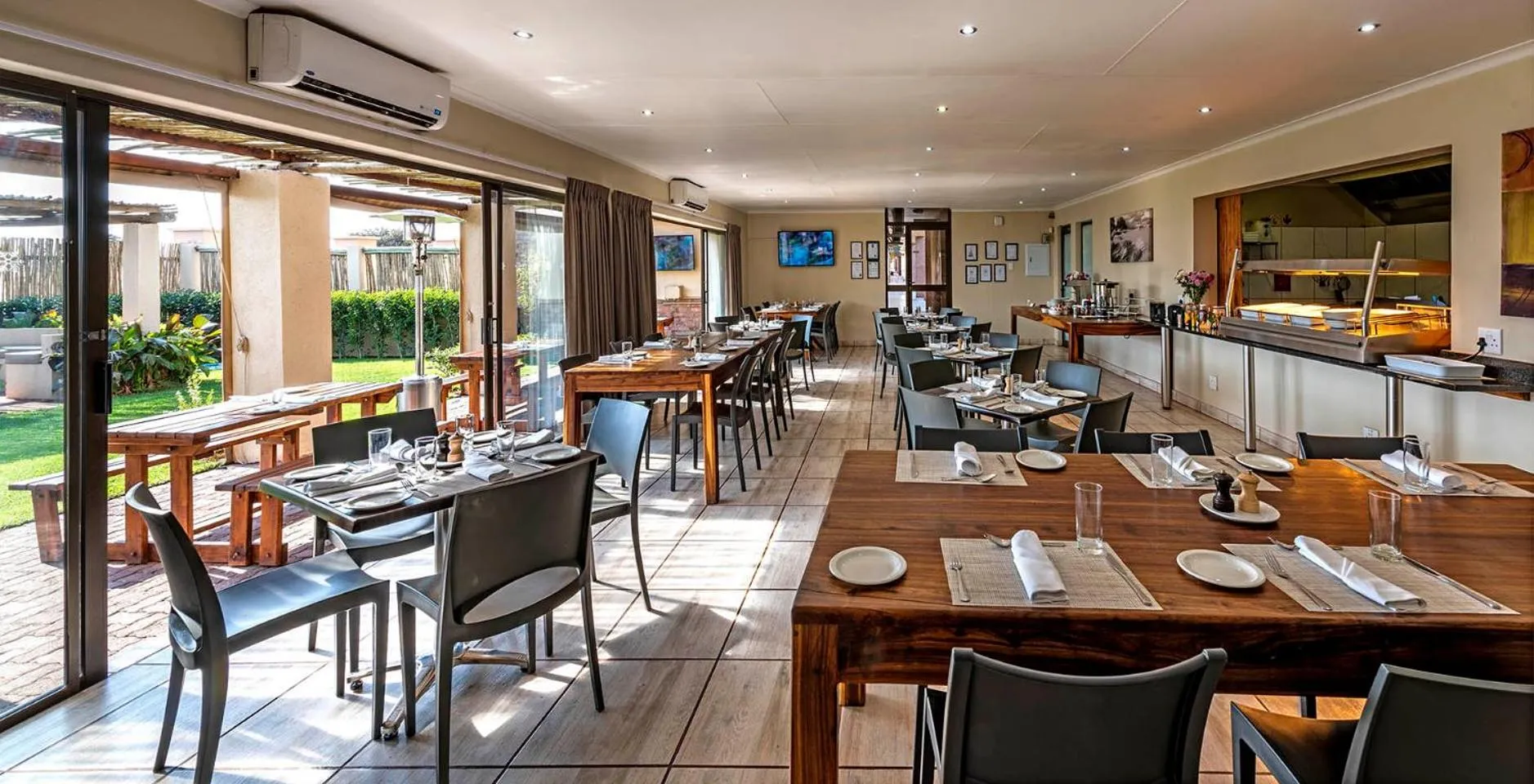 Restaurant/places to eat in Kathu Inn