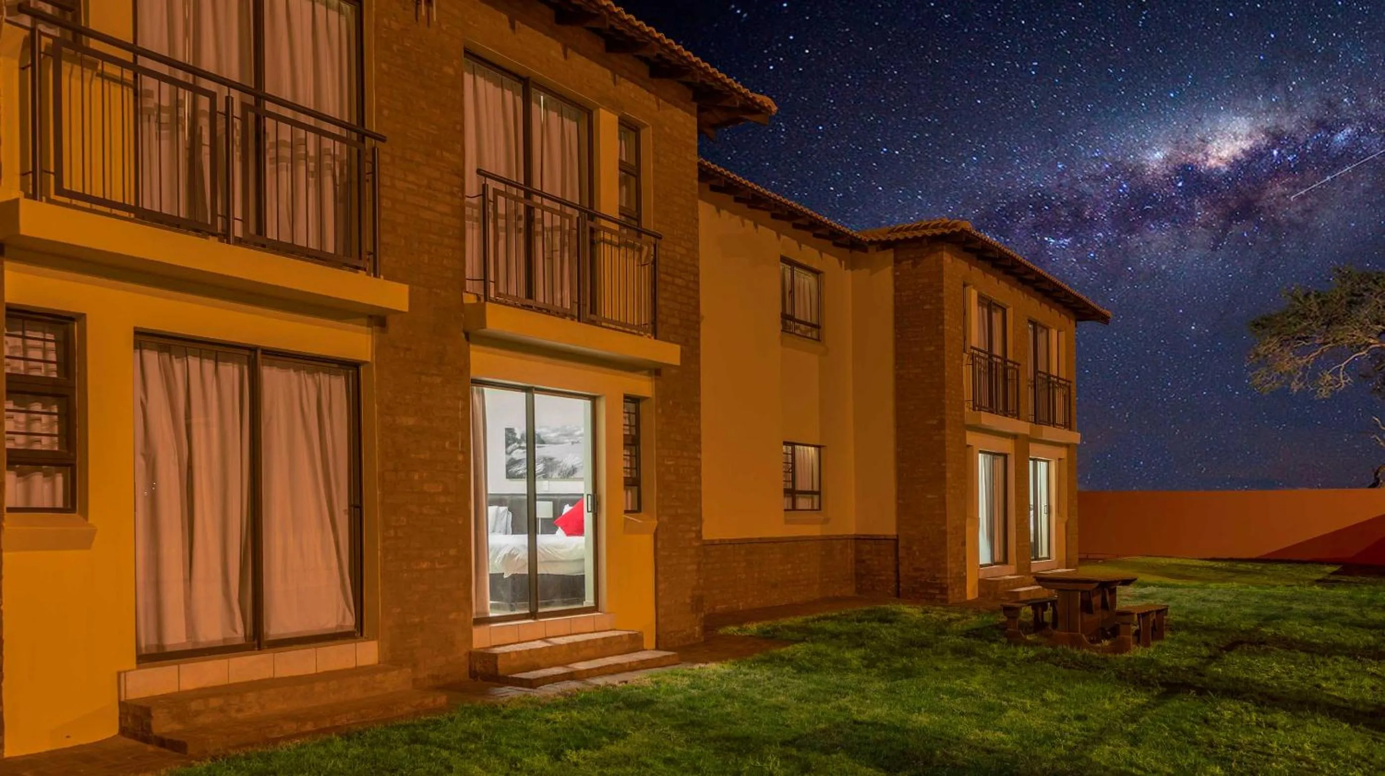 Facade/entrance in Kathu Inn