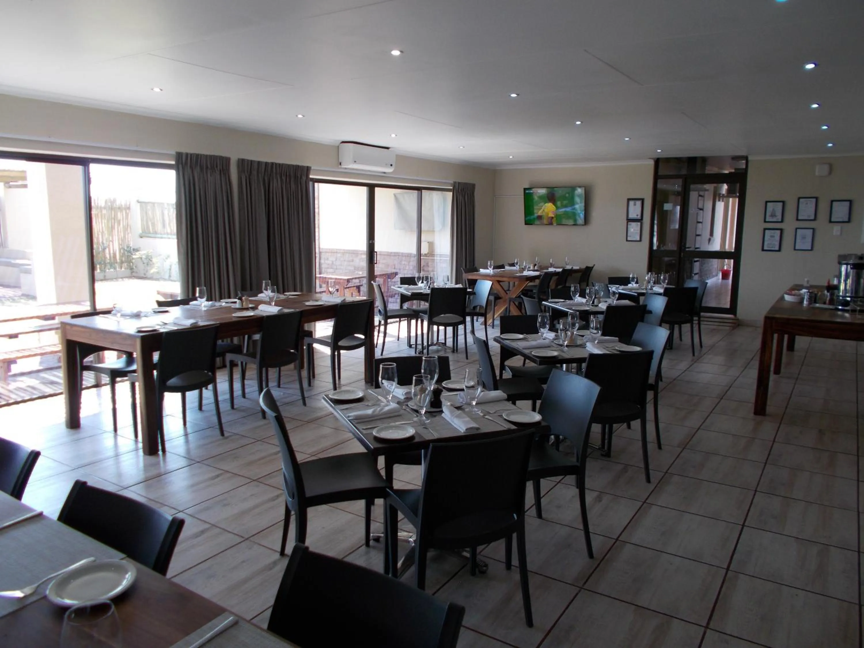 Restaurant/places to eat in Kathu Inn