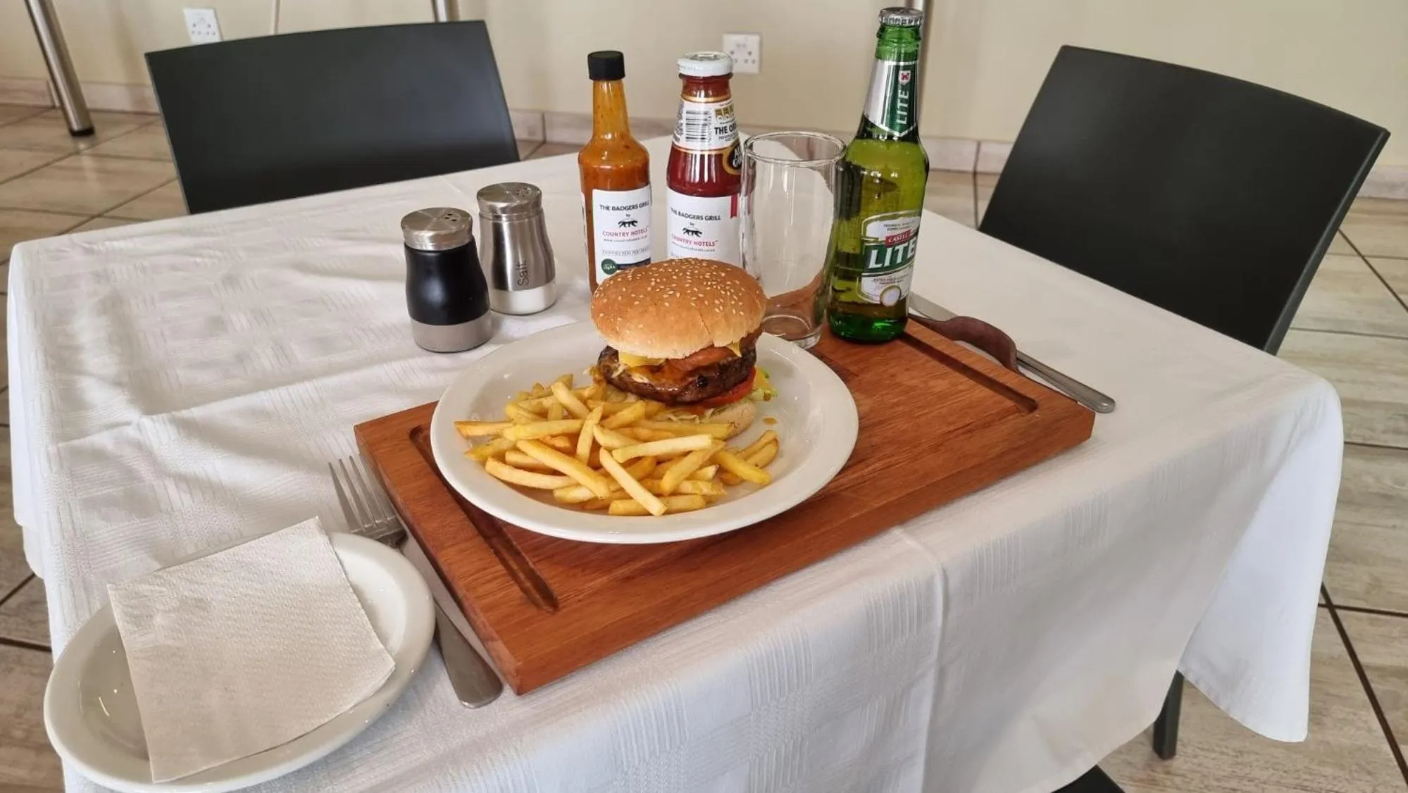 Restaurant/places to eat in Kathu Inn