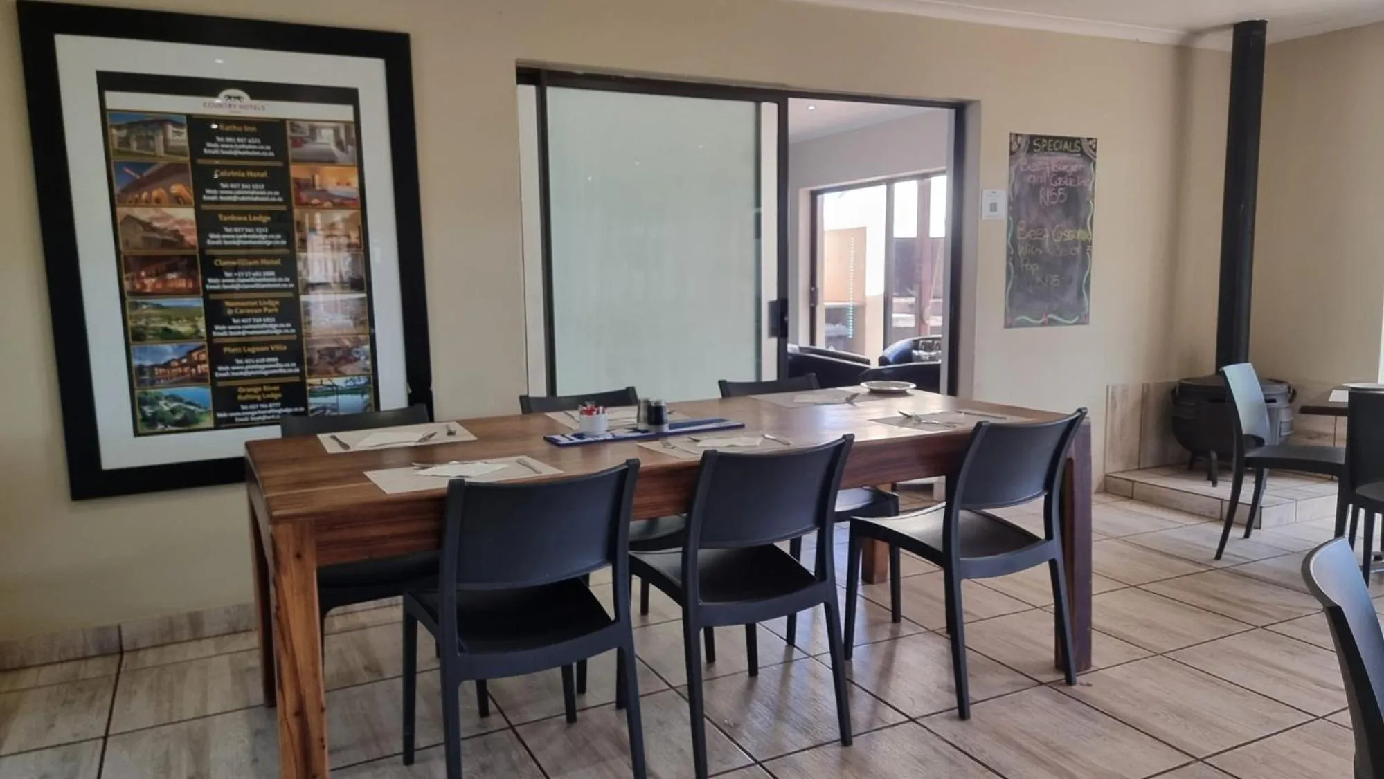 Restaurant/places to eat in Kathu Inn