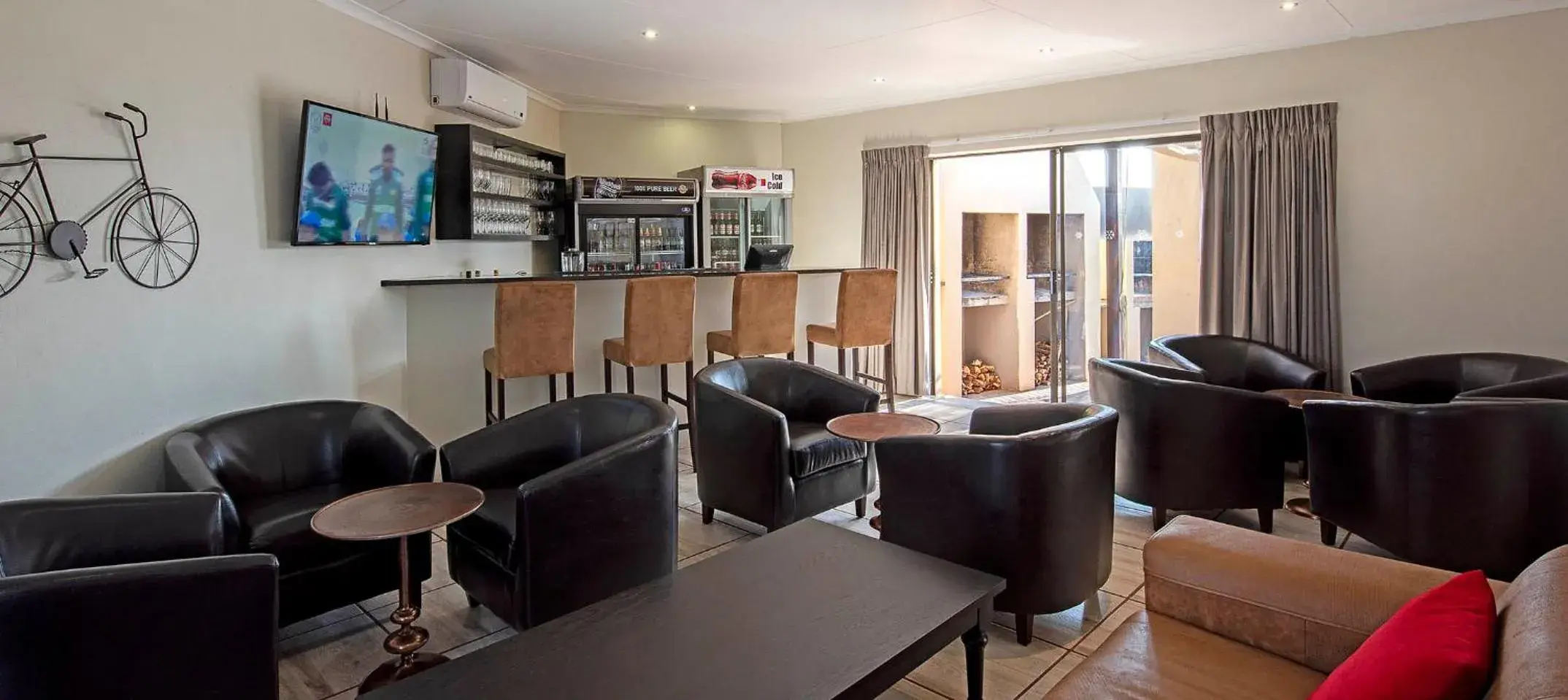 Lounge or bar in Kathu Inn Lounge or bar in Kathu Inn