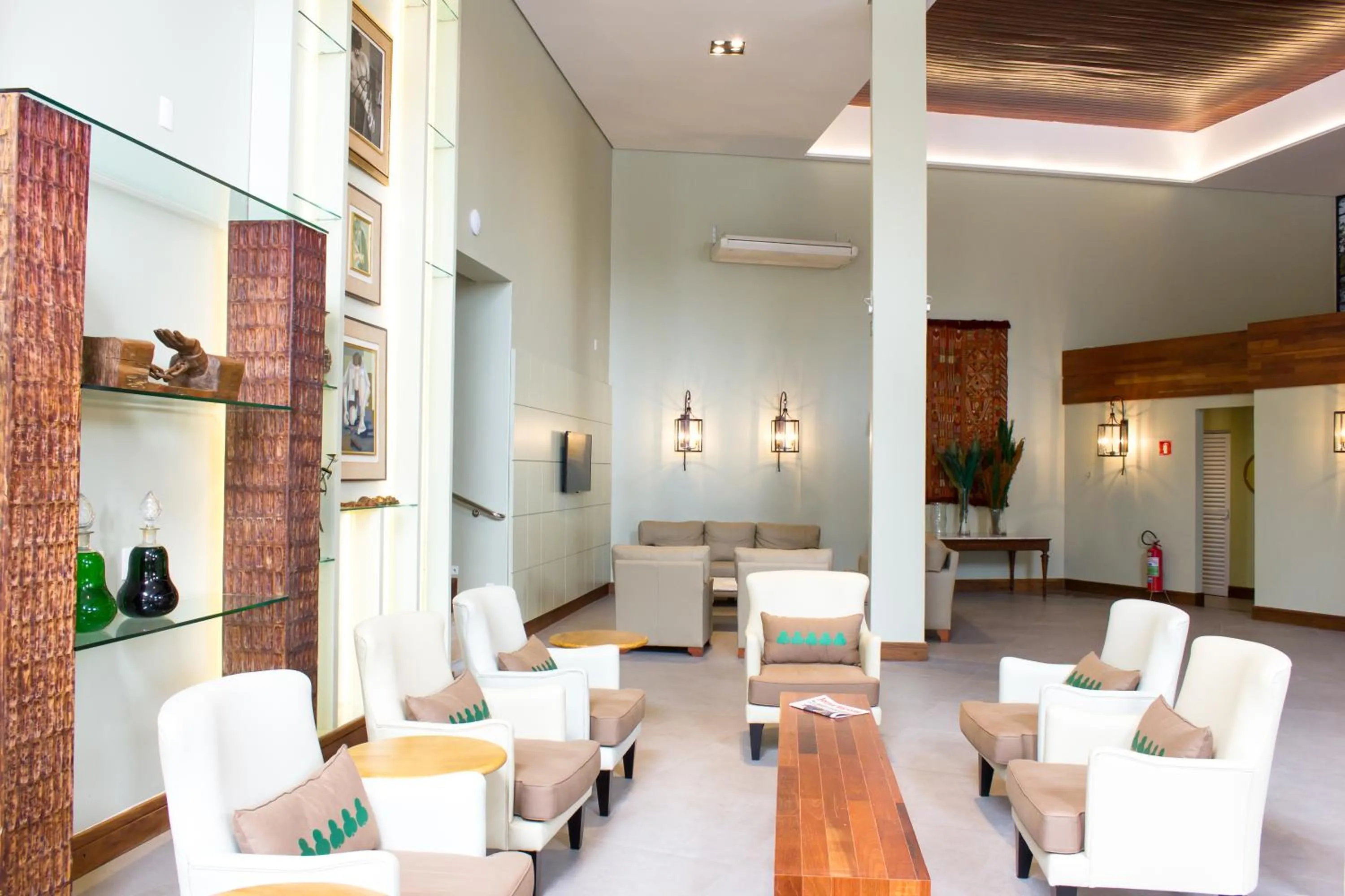 Communal lounge/ TV room in Hotel Pousada do Bosque