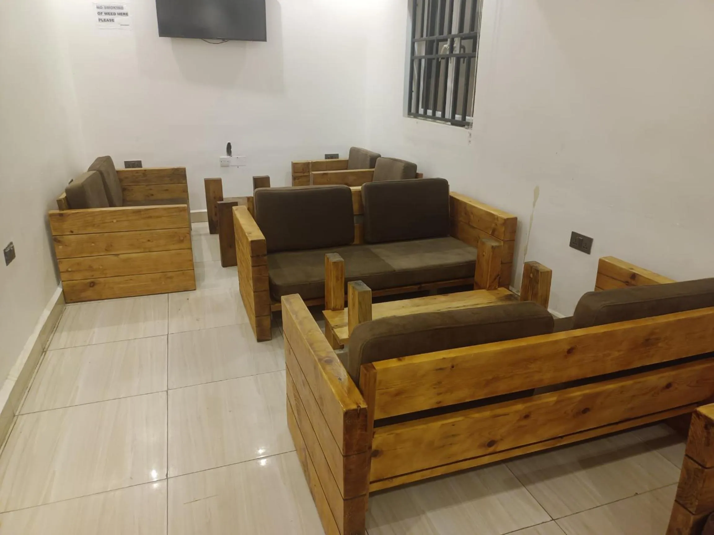 Lounge or bar in Skenyo Hotel & Apartments