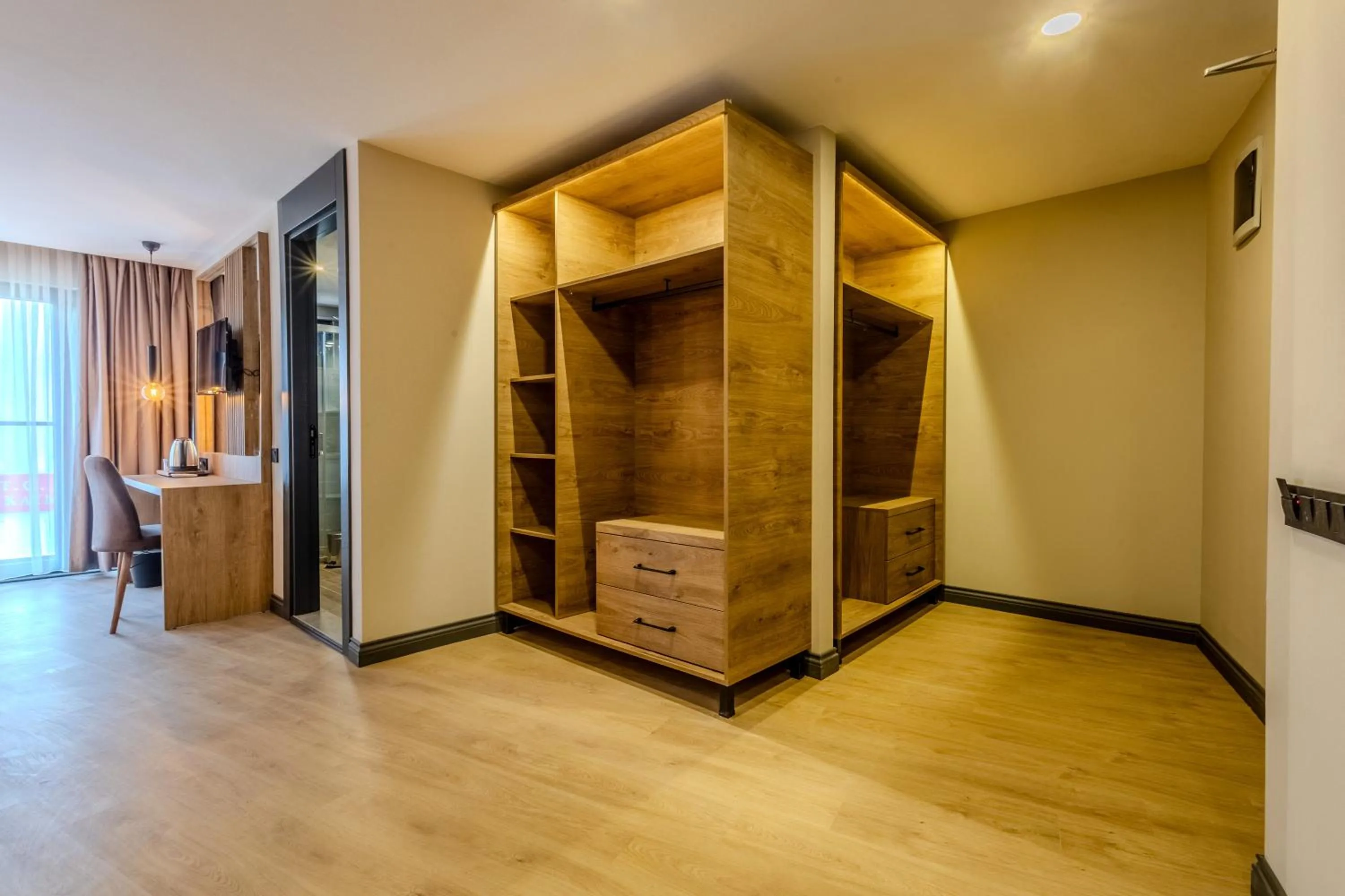 wardrobe in LELİKO SUITES